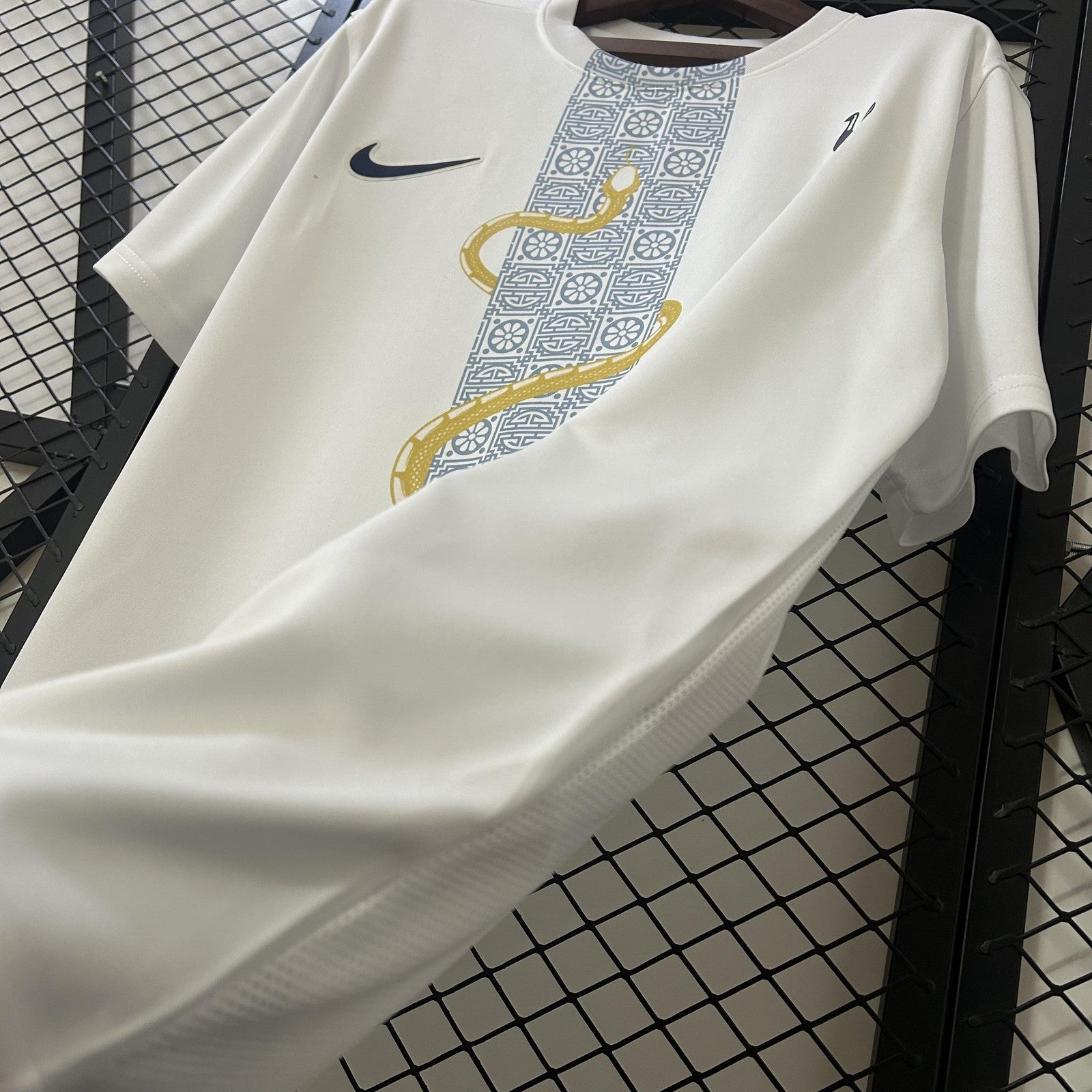 25 26 Tottenham Pre Match Clothing