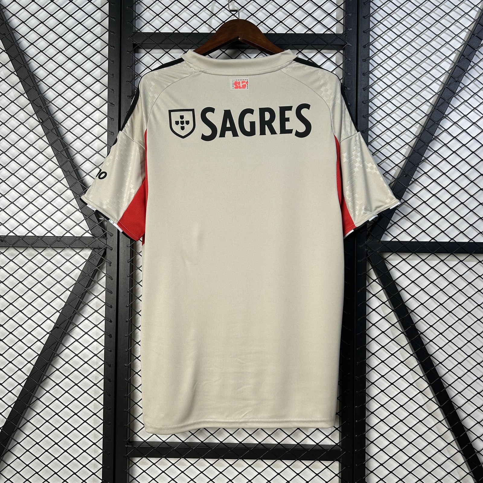 25 26 Benfica Away