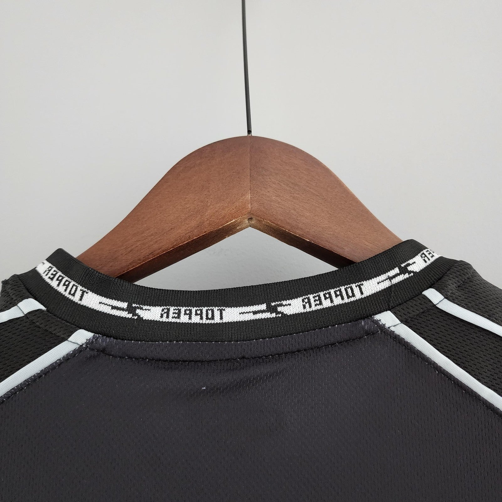 Retro 2002 Olympia Away