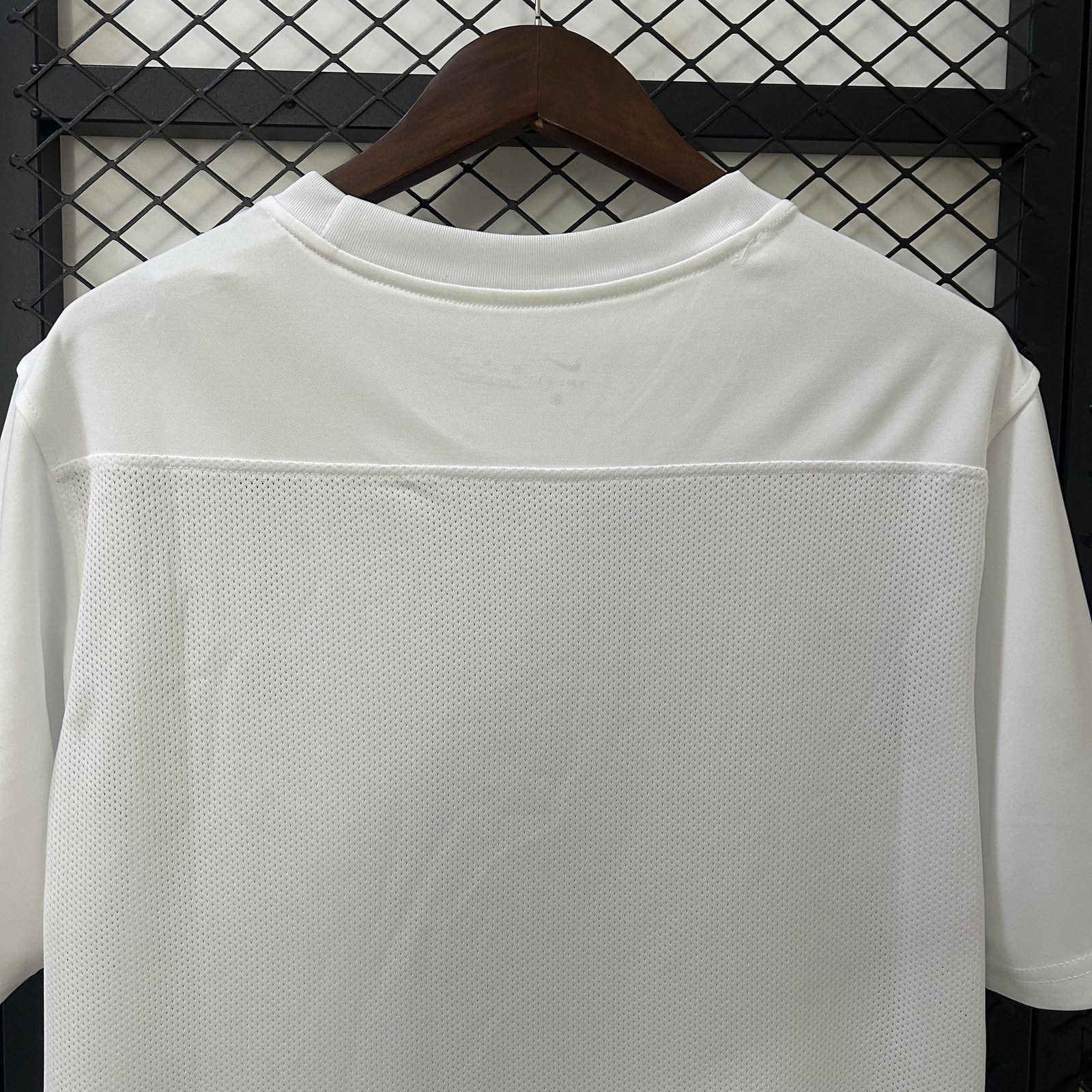 25 26 Tottenham Pre Match Clothing