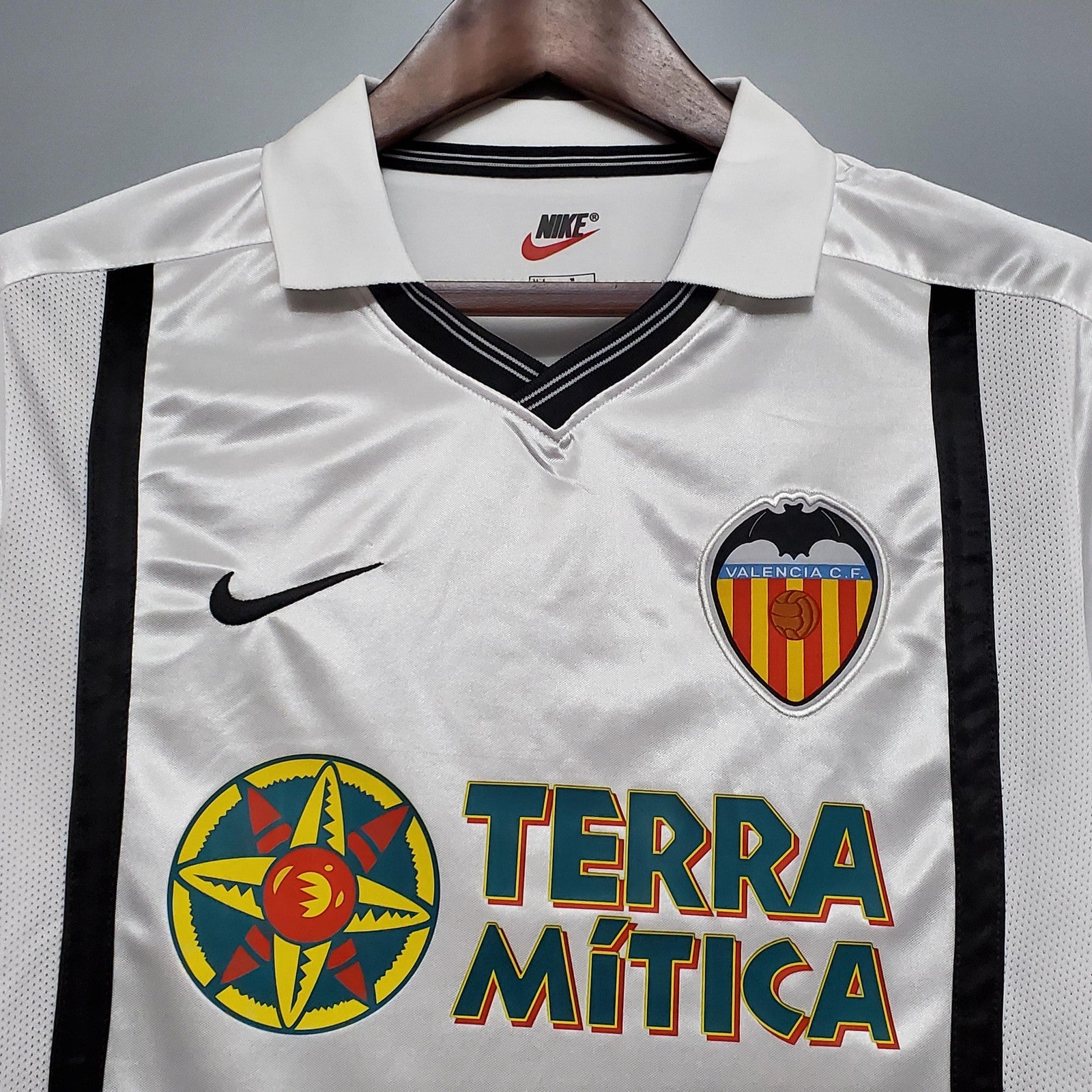 Retro Valencia 2001 Home