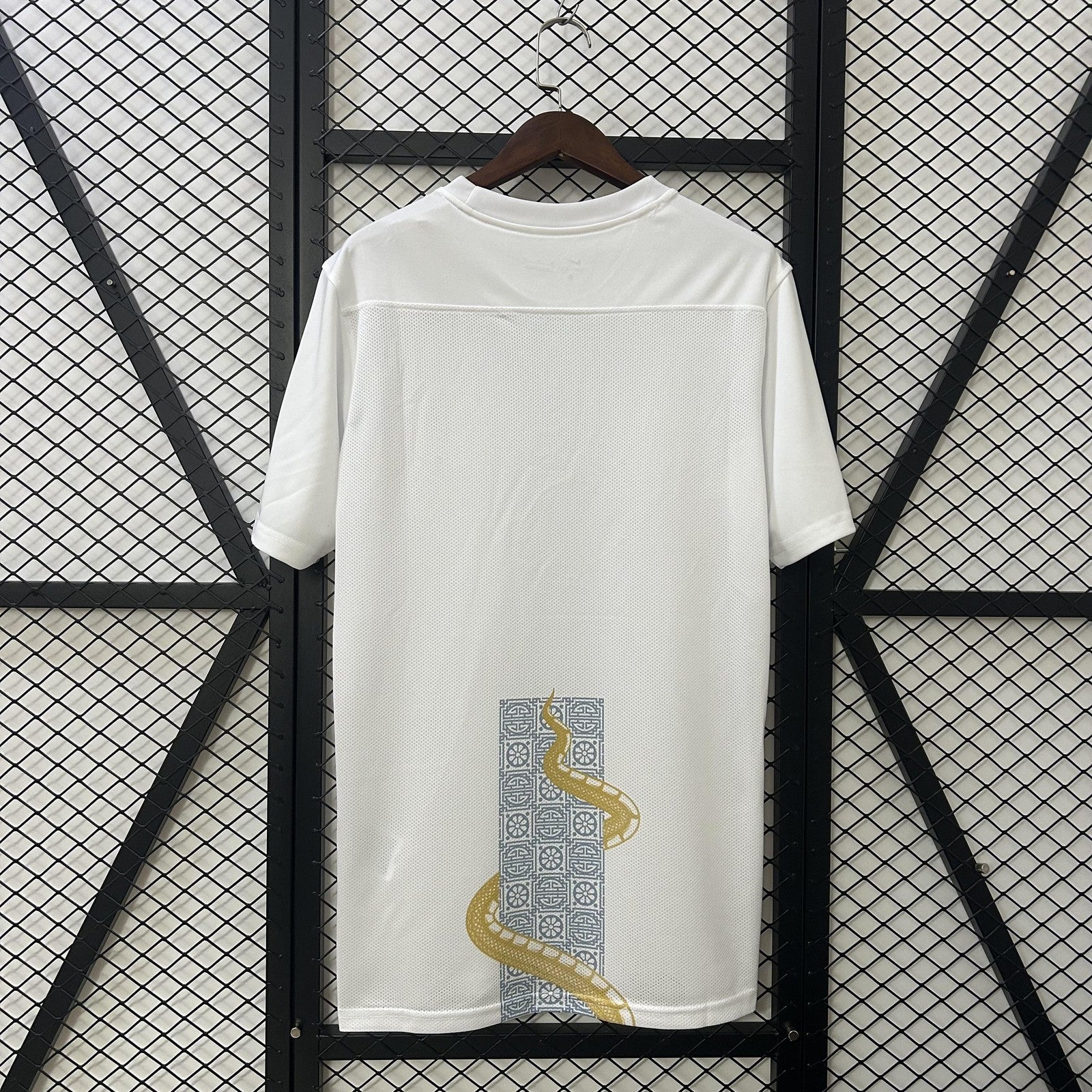 25 26 Tottenham Pre Match Clothing