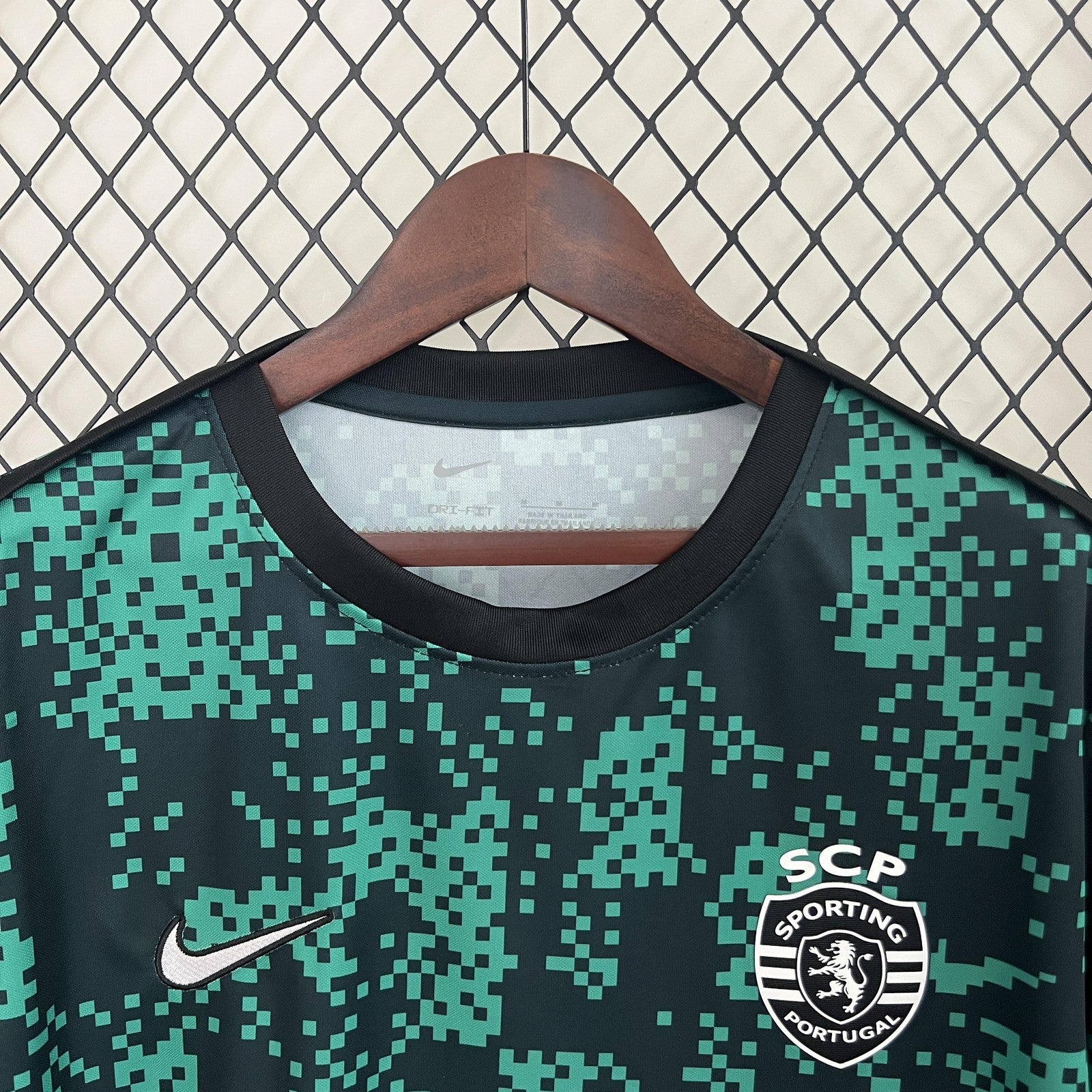 24 25 Sporting Lisbon Training Jersey