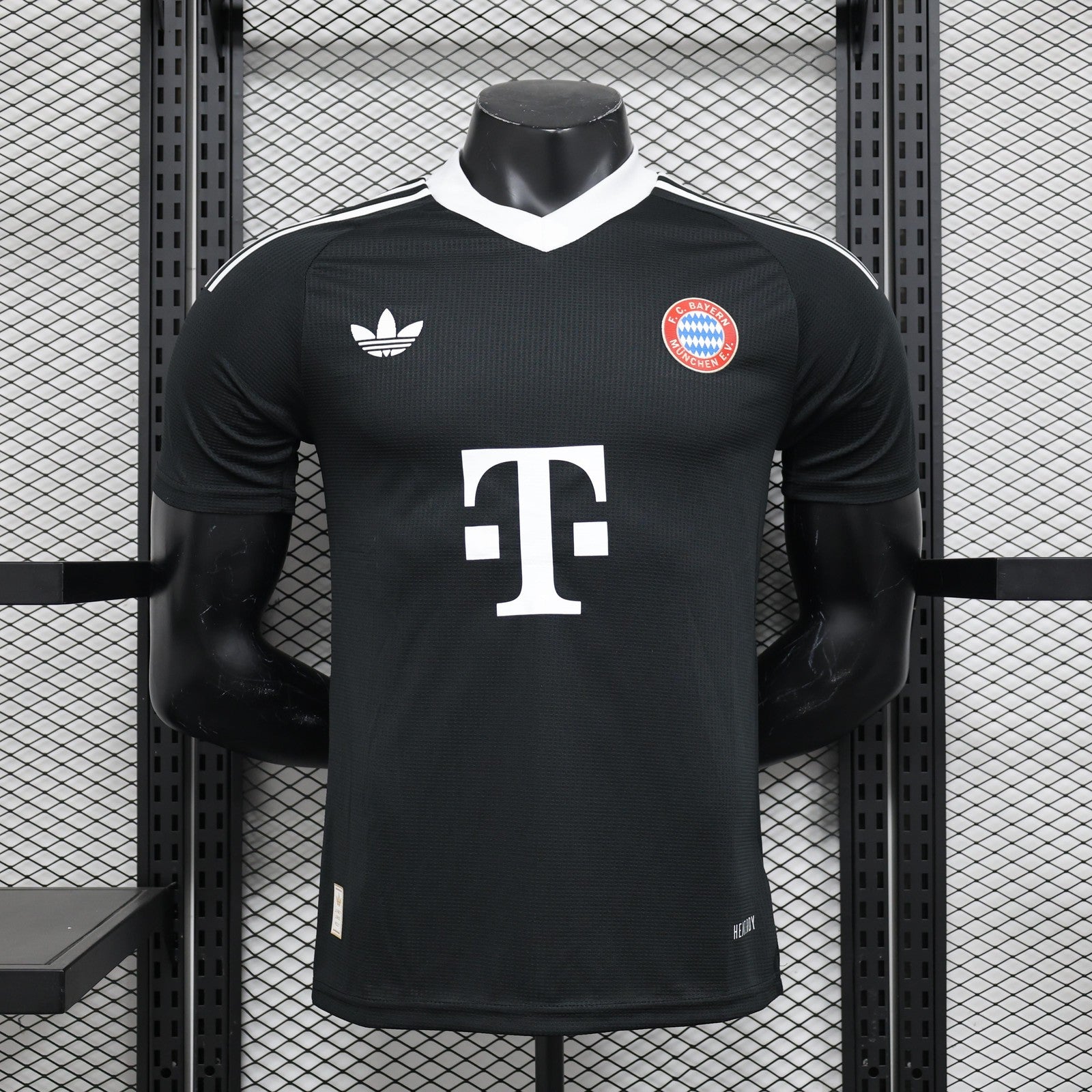 24 25 Player Bayern Munich Black Goalkeeper
