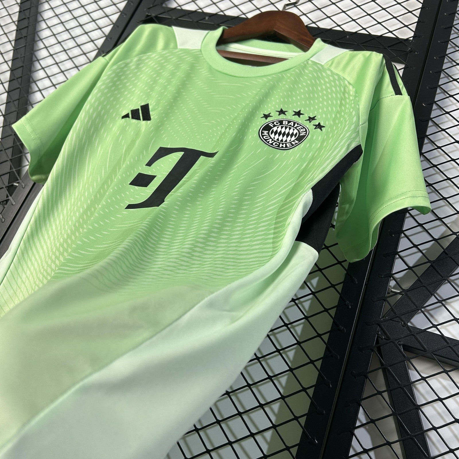 25 26 Bayern Munich Goalkeeper 2