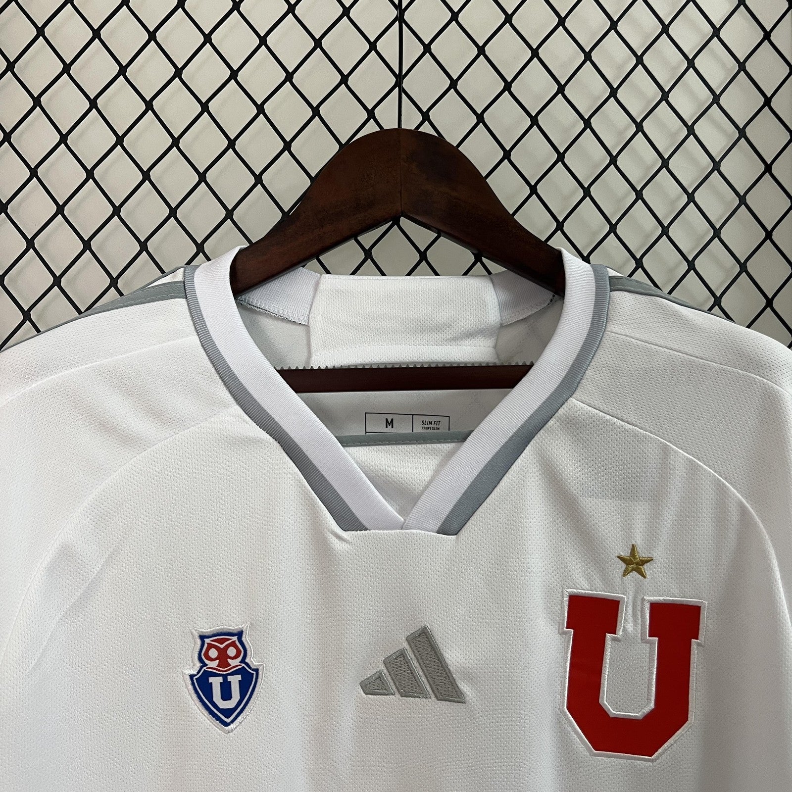 24 25 University of Chile Away