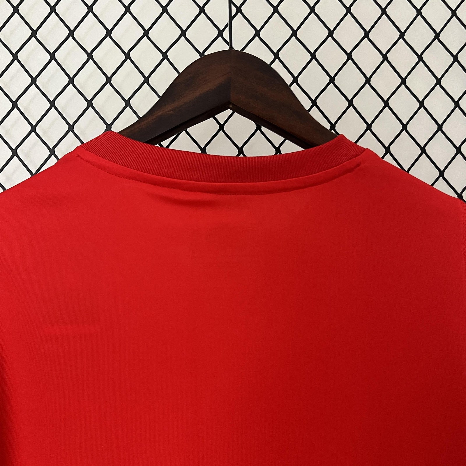 24 25 Internacional Training Wear Red