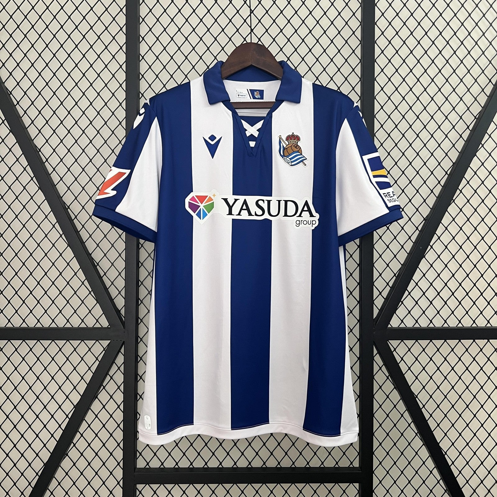 24 25 Real Sociedad Home