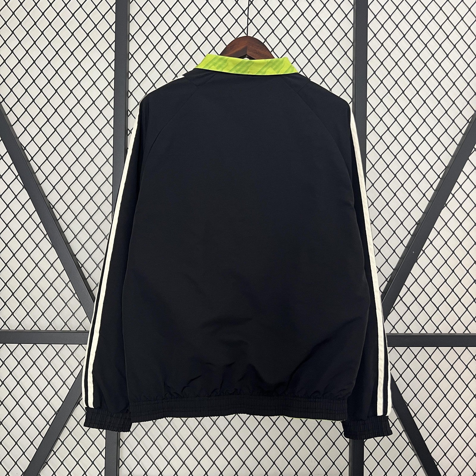 24 25 M U Trench Coat Reversible 3