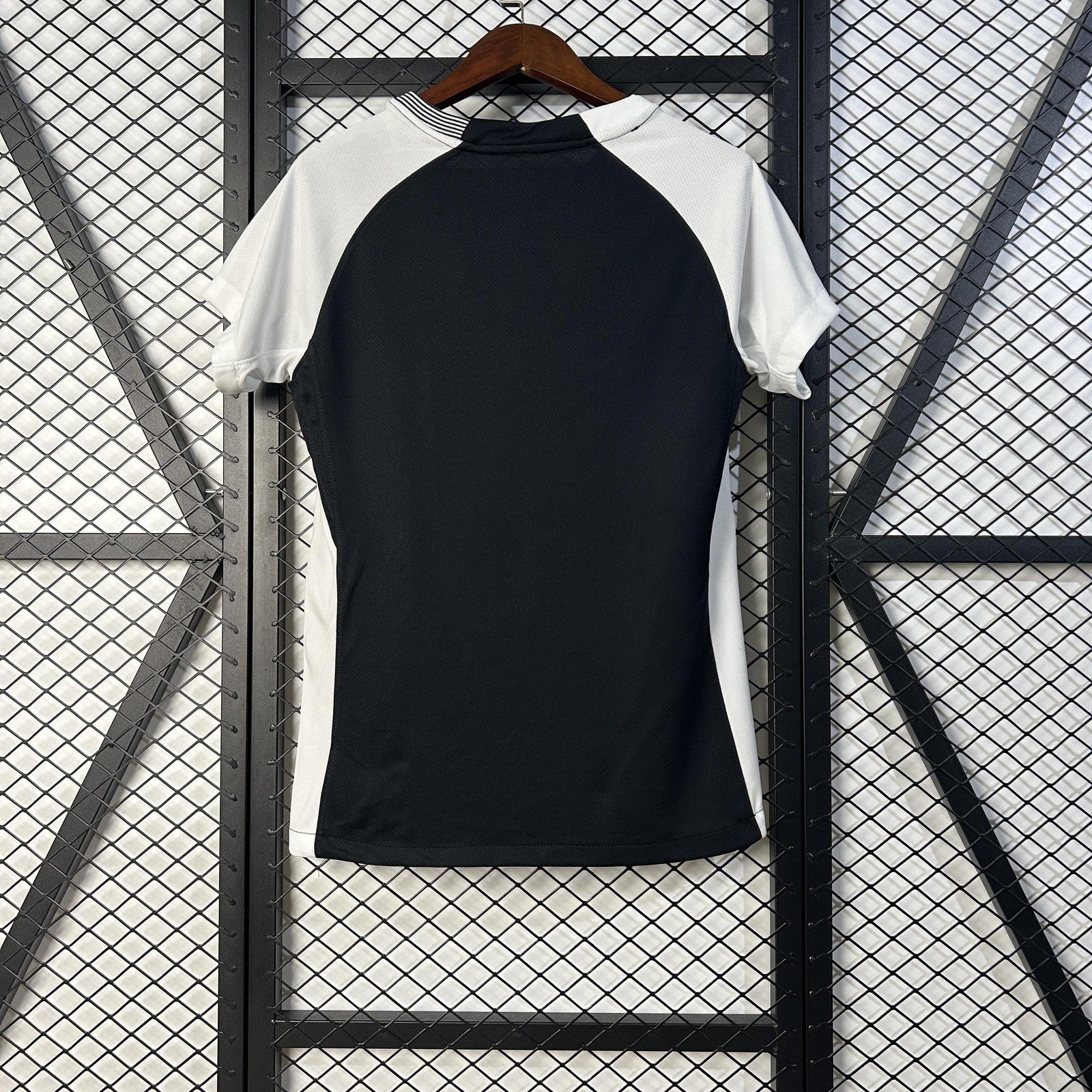 25 26 Woman Corinthians Away