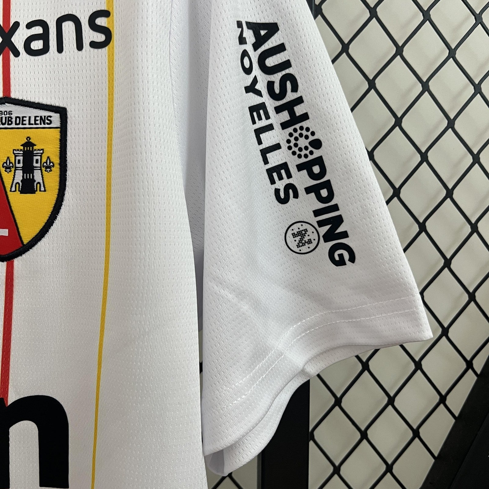 24 25 Lens Third Away