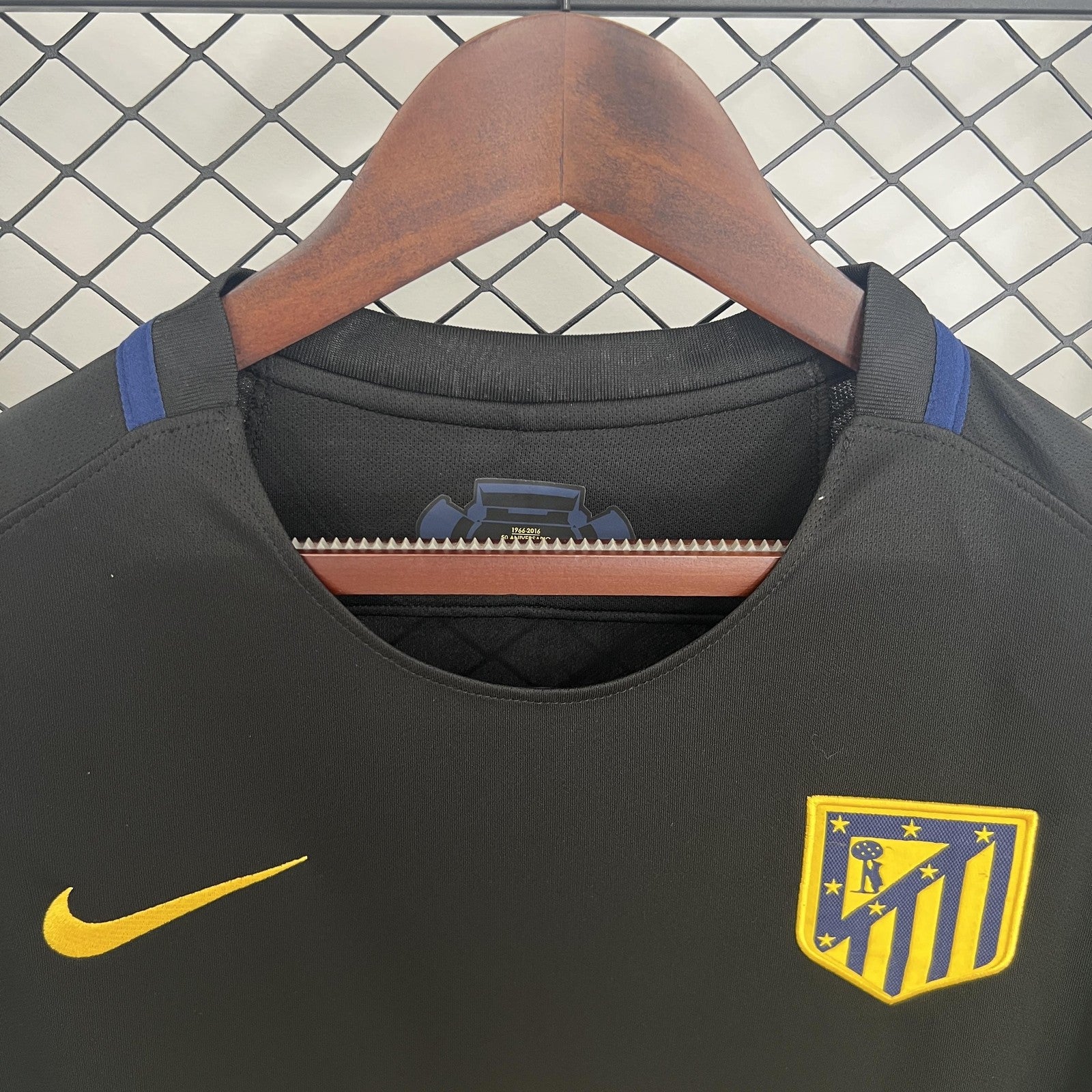 Retro Atletico Madrid 16 17 Away