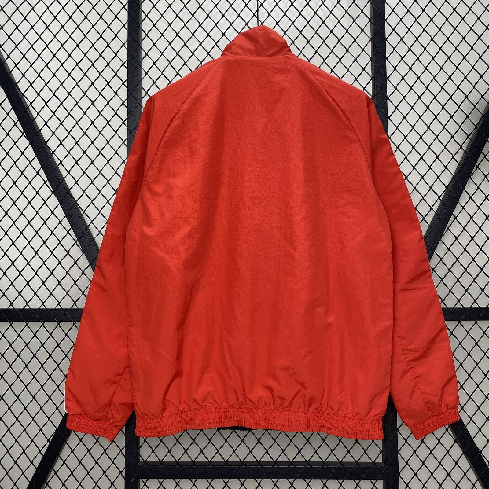 24 25 M U Windbreaker