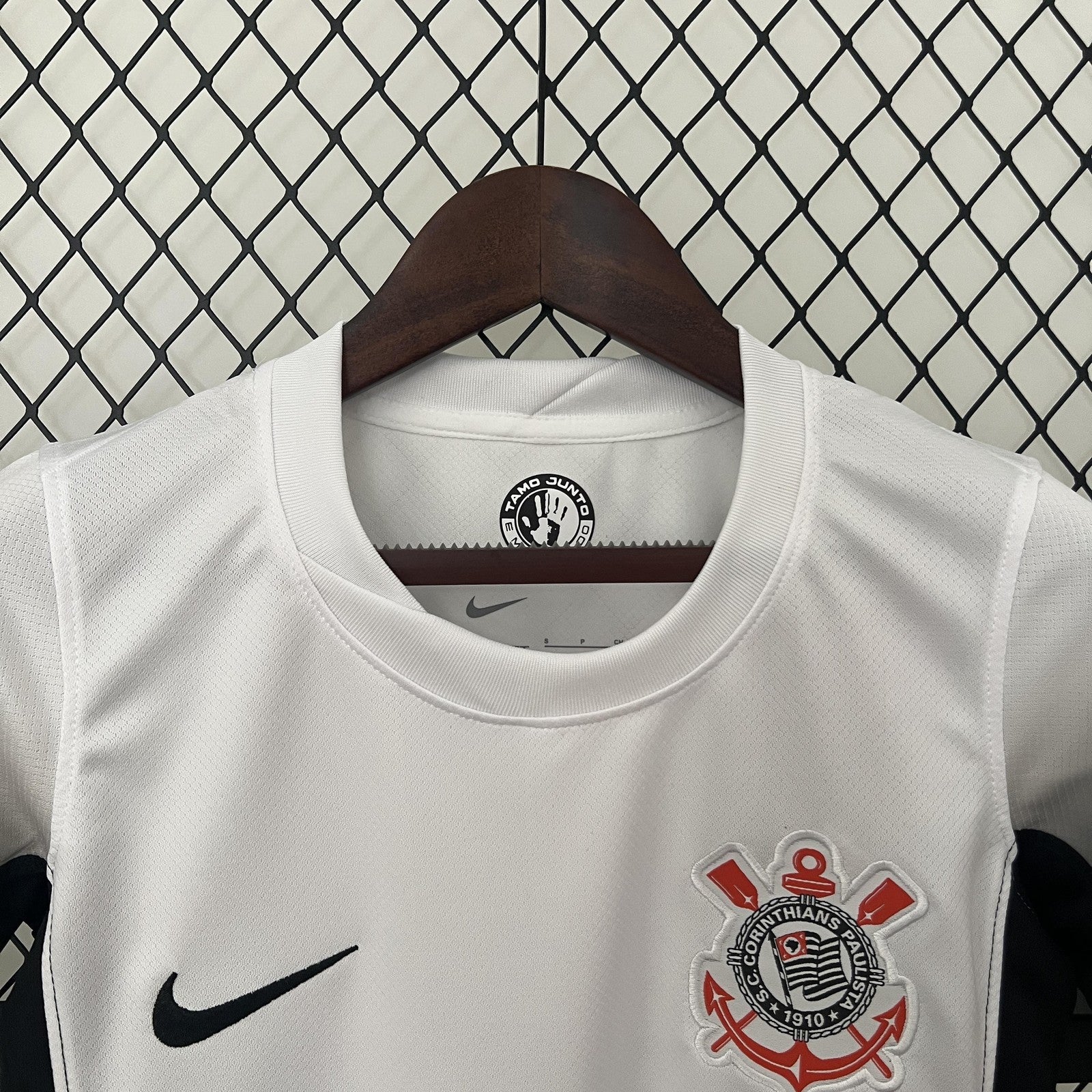 24 25 Women Corinthians Home