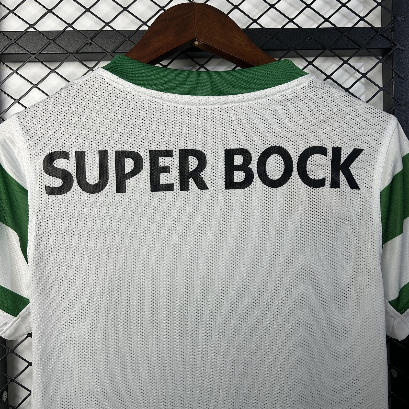 25 26 Woman Sporting Lisbon Home