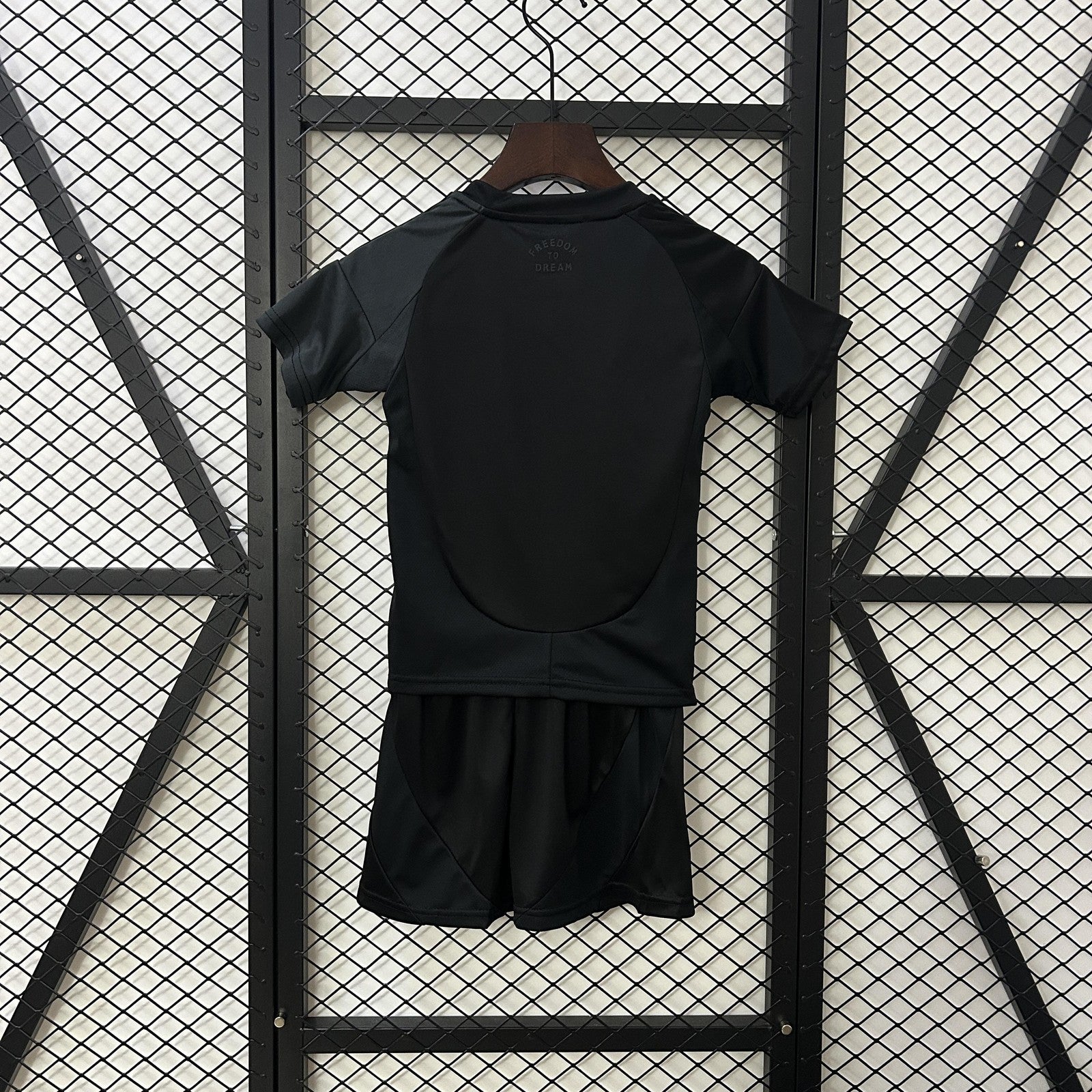 25 26 Kids Miami Away