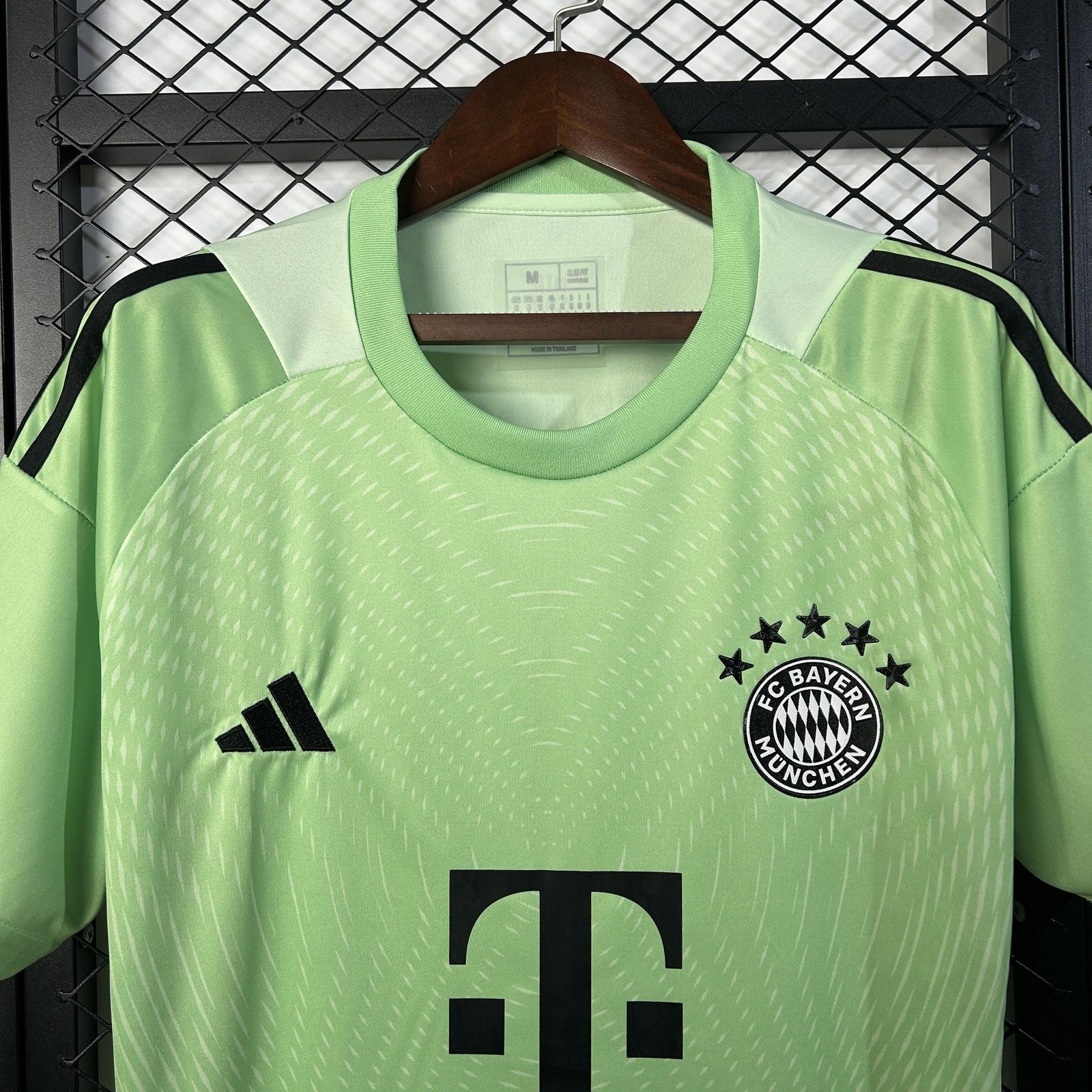 25 26 Bayern Munich Goalkeeper 2