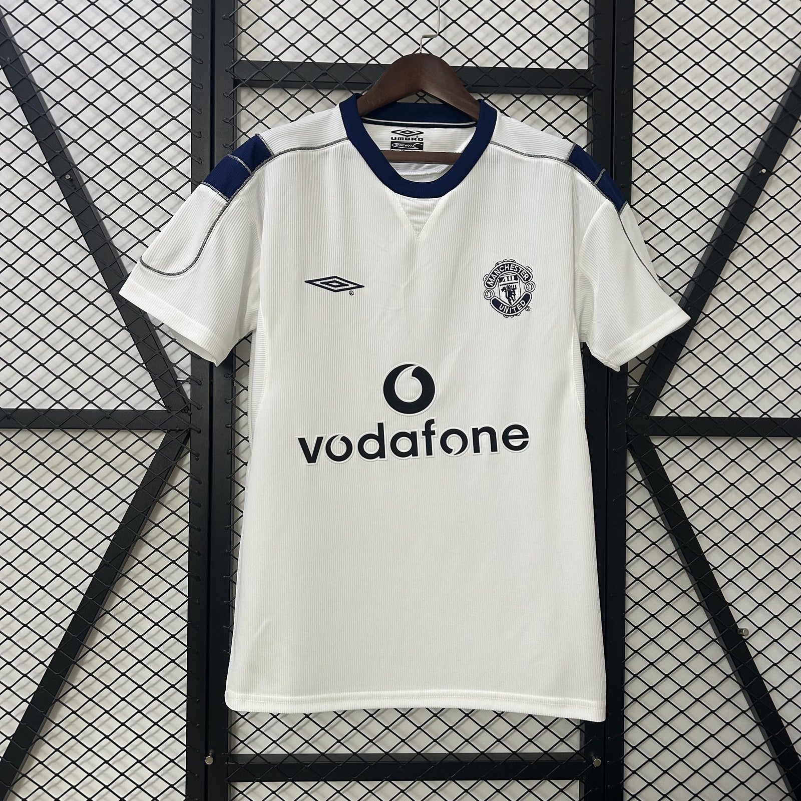 Retro M U 00 01 Away