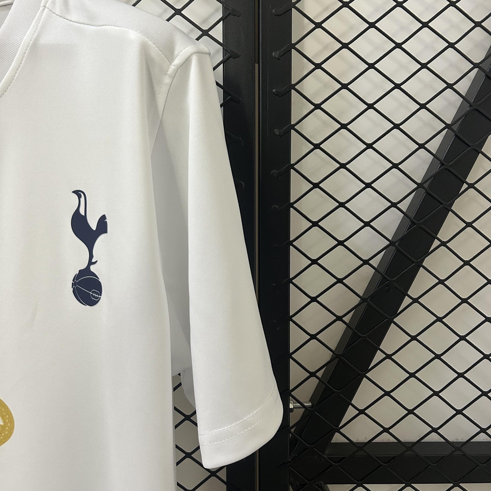 25 26 Tottenham Pre Match Clothing
