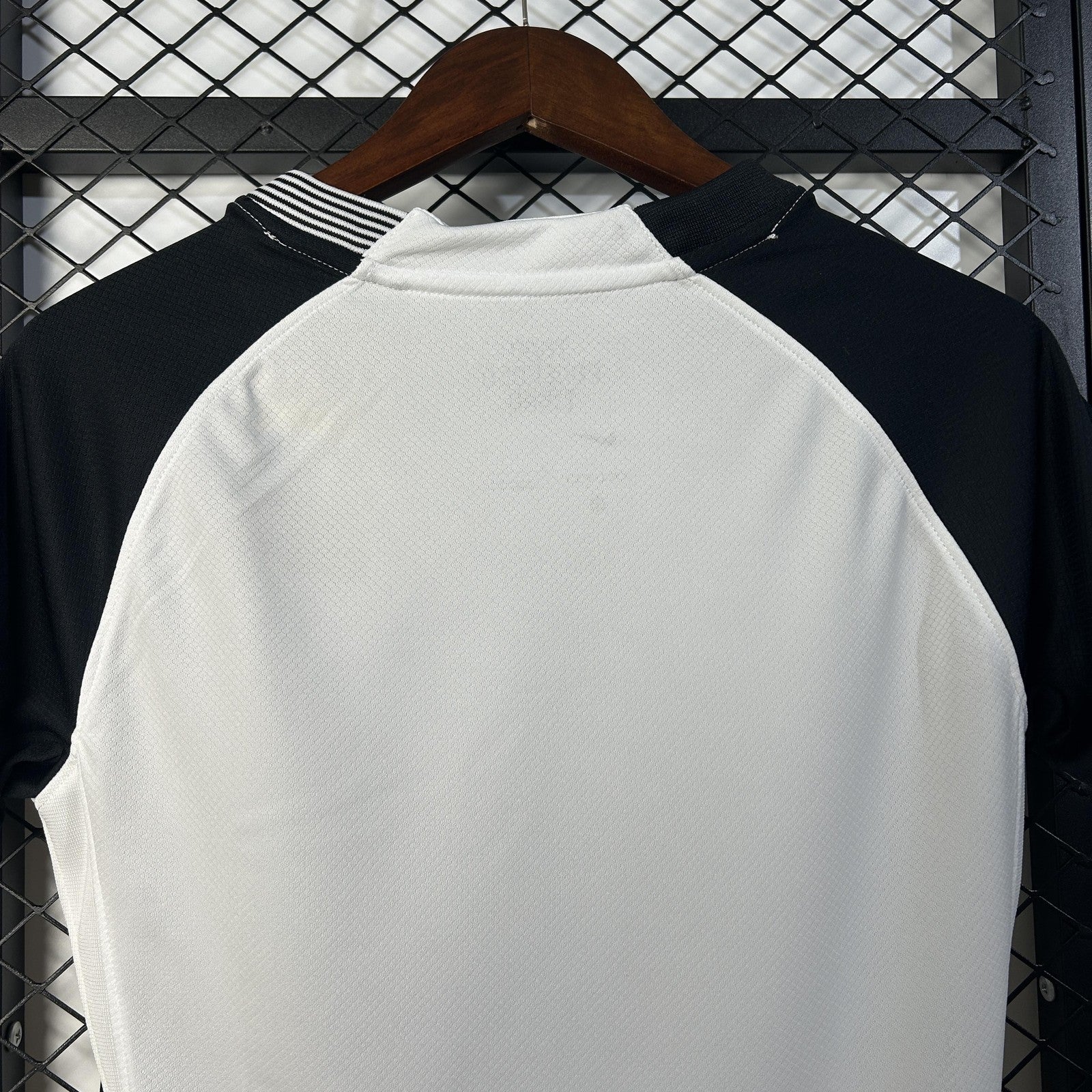 25 26 Women Corinthians Home