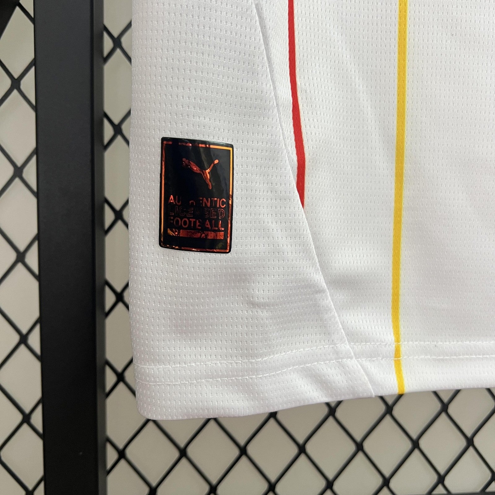 24 25 Lens Third Away