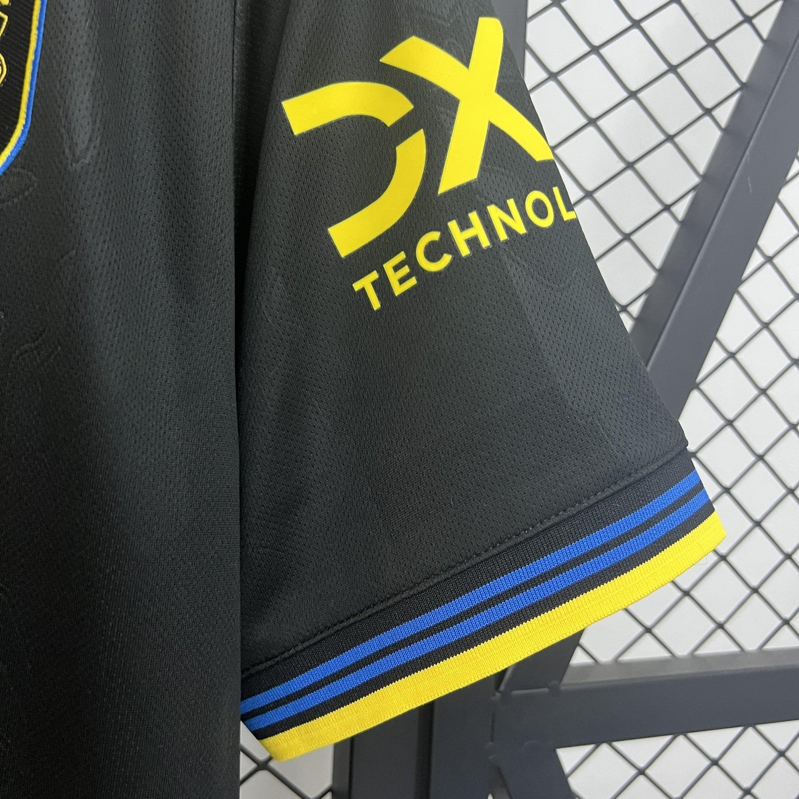 25 26 M U Third Away