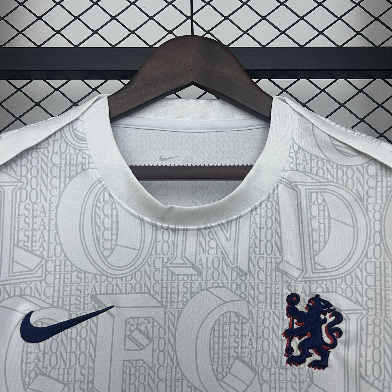 25 26 Chelsea Training Suit