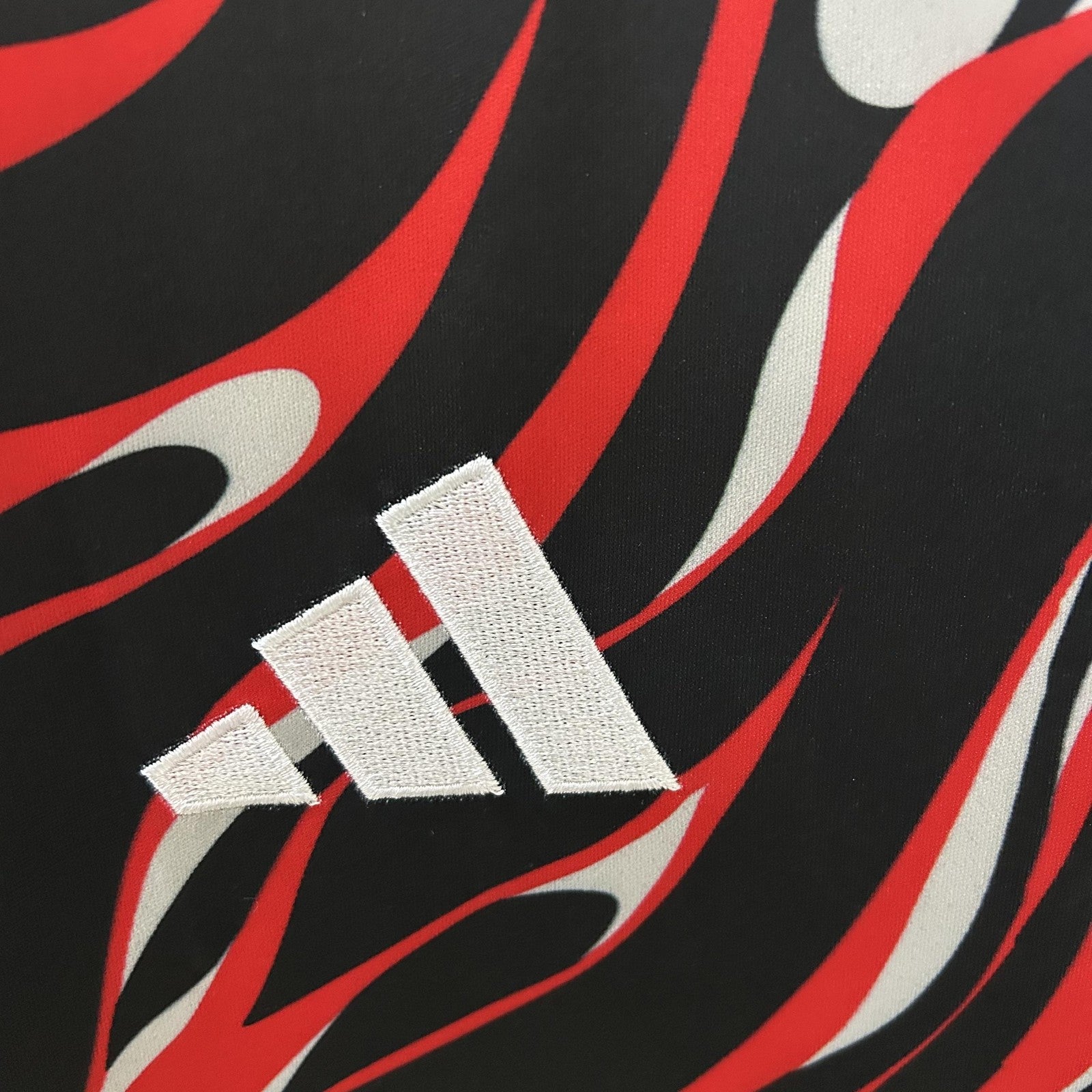 25 26 M U Special Edition