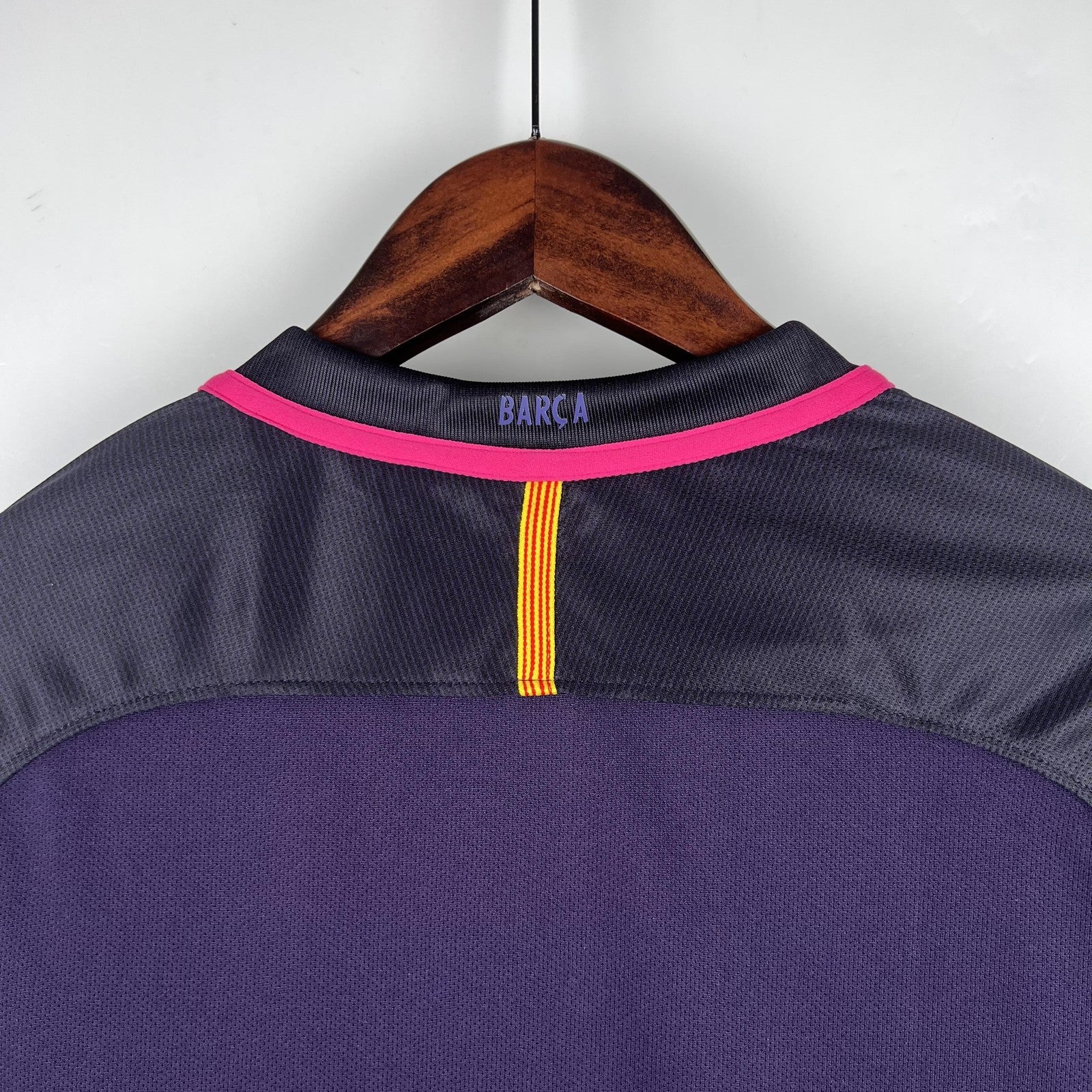 Retro Barcelona 16 17 Away