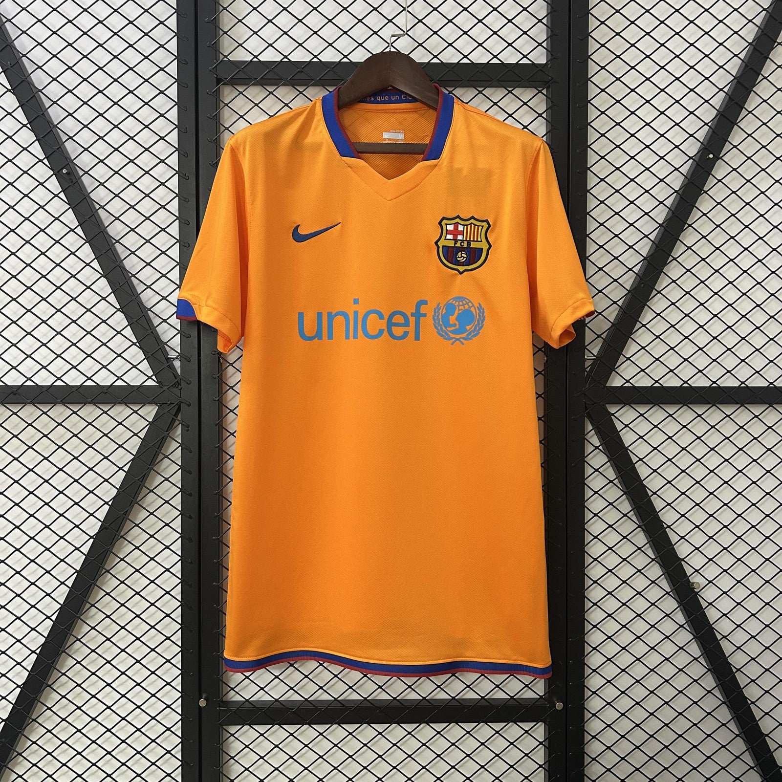 Retro Barcelona 06 07 Away