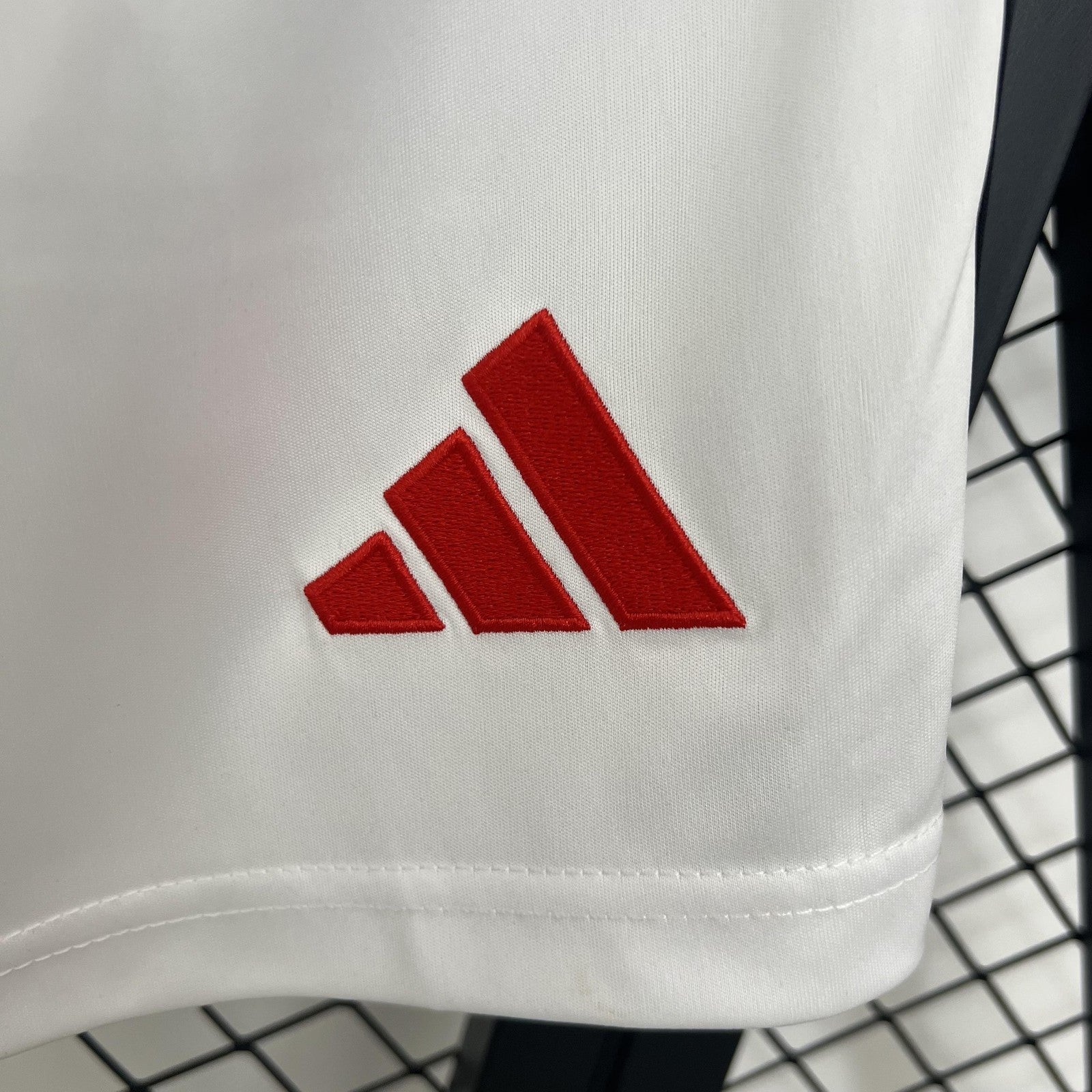 25 26 Shorts M U Home