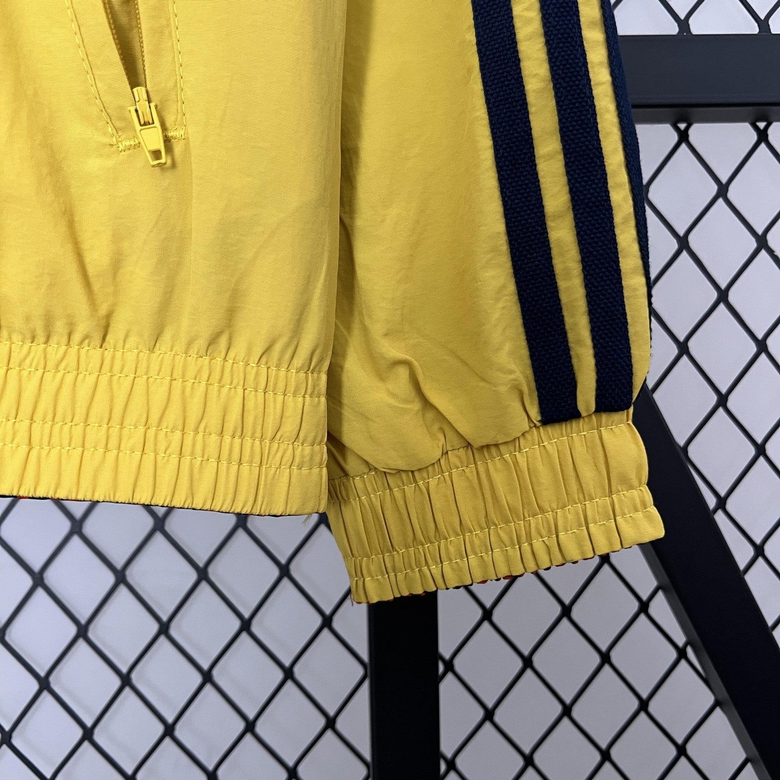 24 25 M U Trench Coat Reversible 2