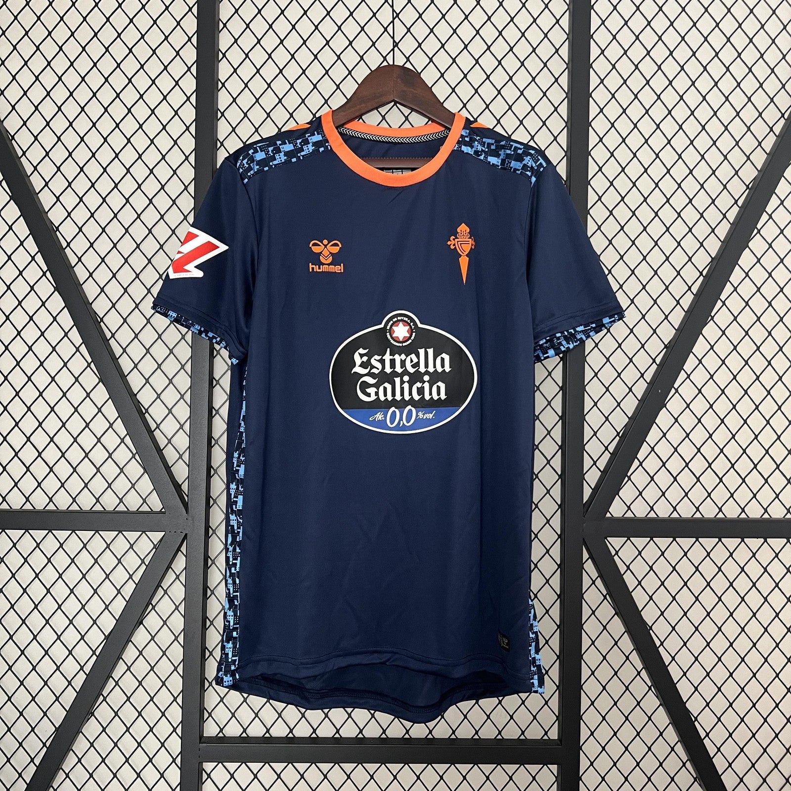 24 25 Celta Away
