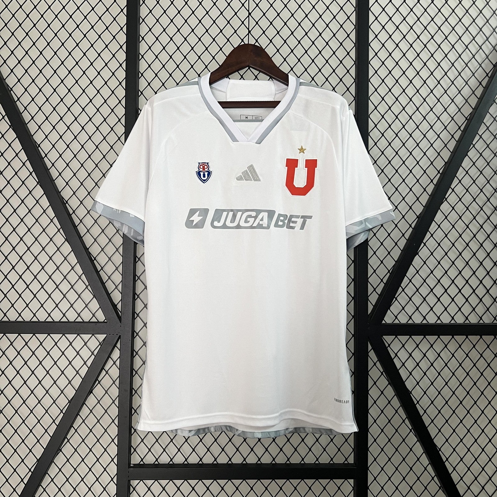 24 25 University of Chile Away