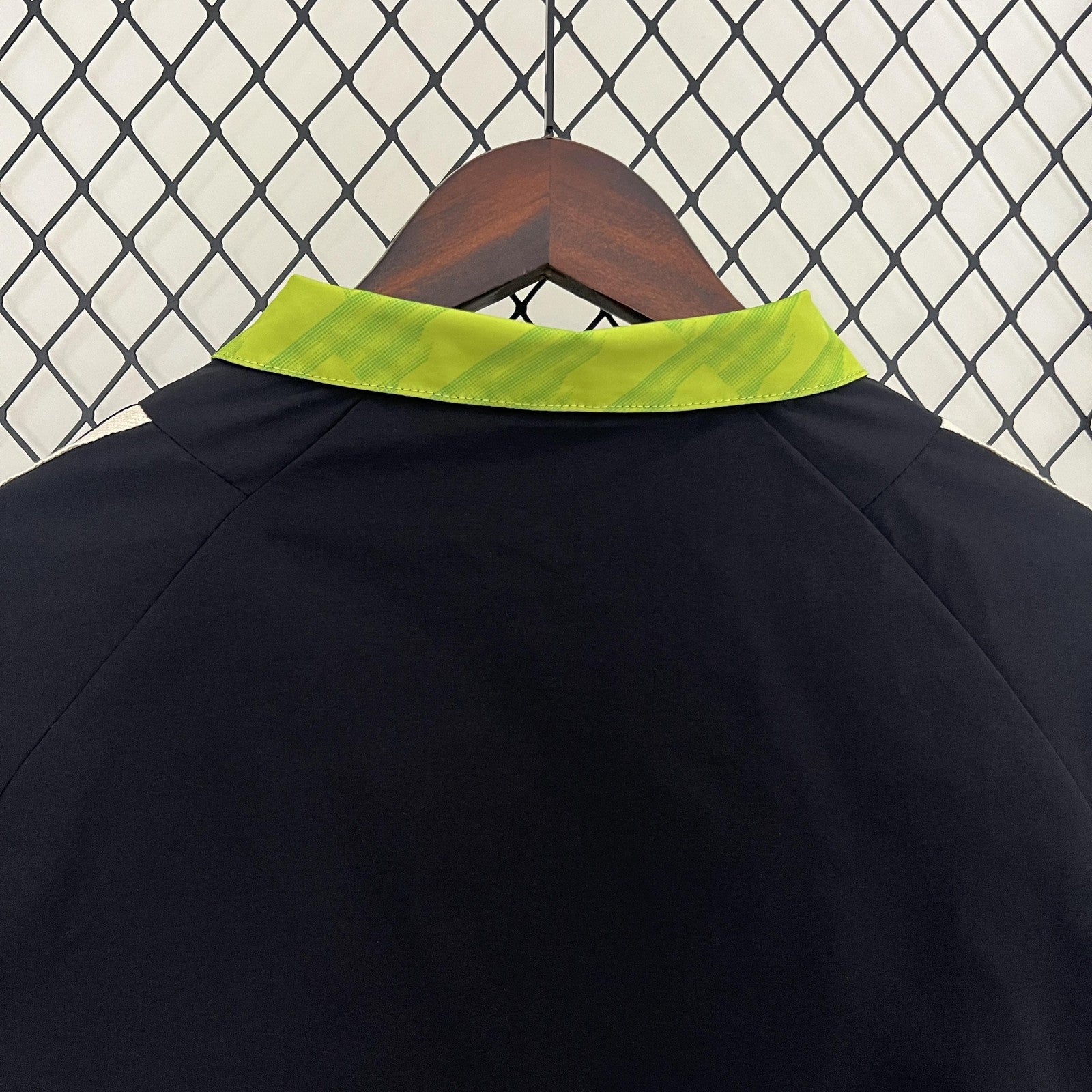 24 25 M U Trench Coat Reversible 3