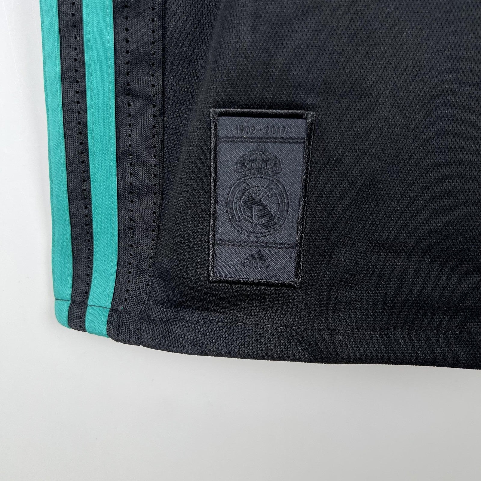 Retro Real Madrid 17 18 Away