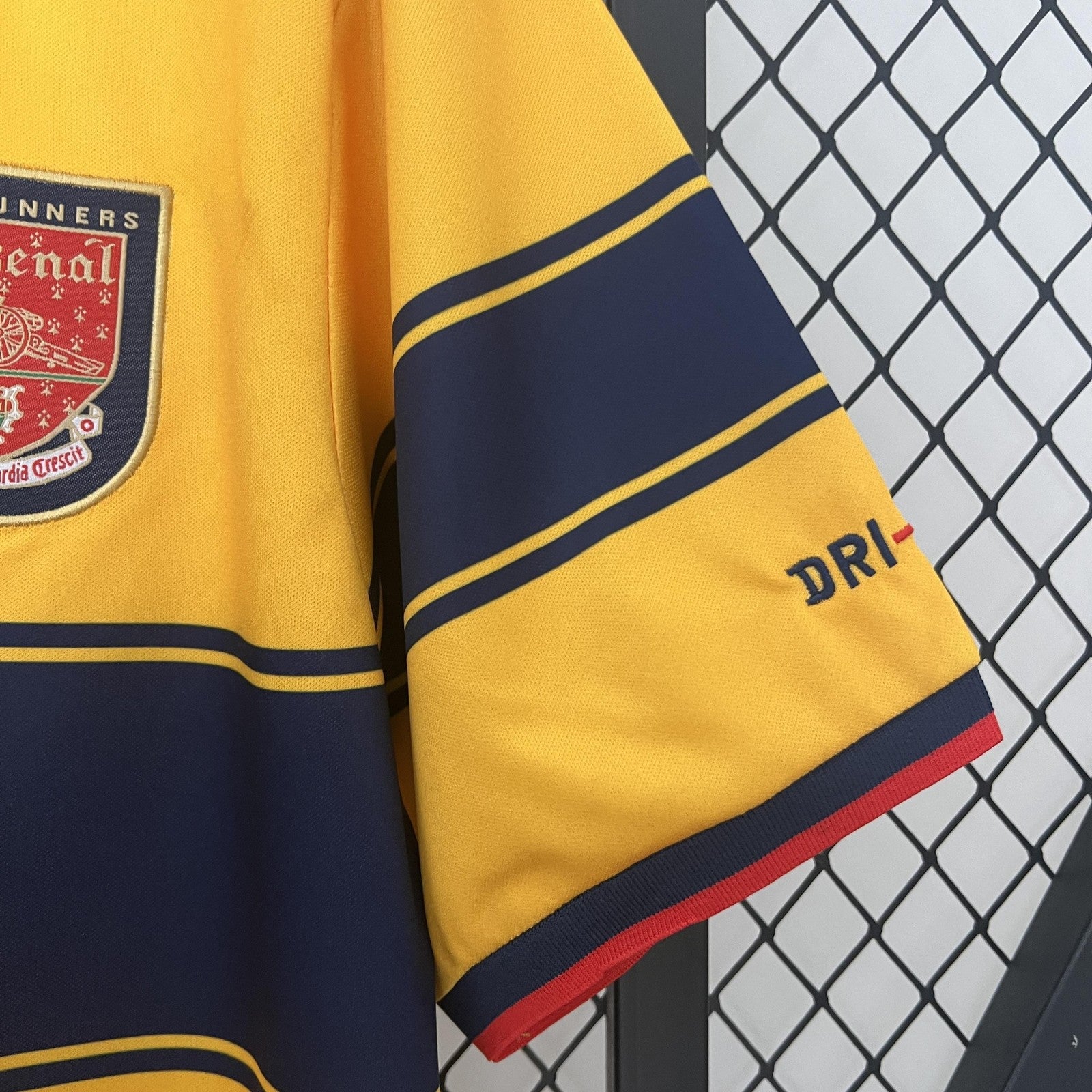 Retro Arsenal 97 99 Away