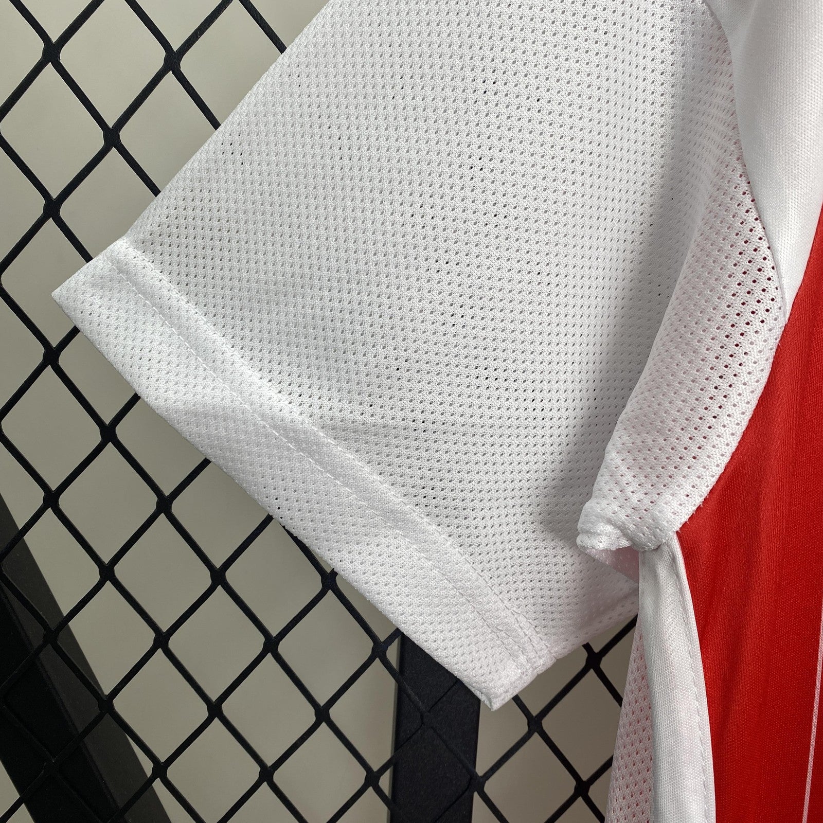 24 25 Kolo Third Away