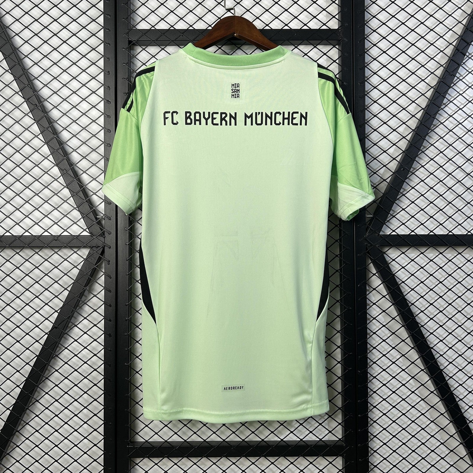 25 26 Bayern Munich Goalkeeper 2