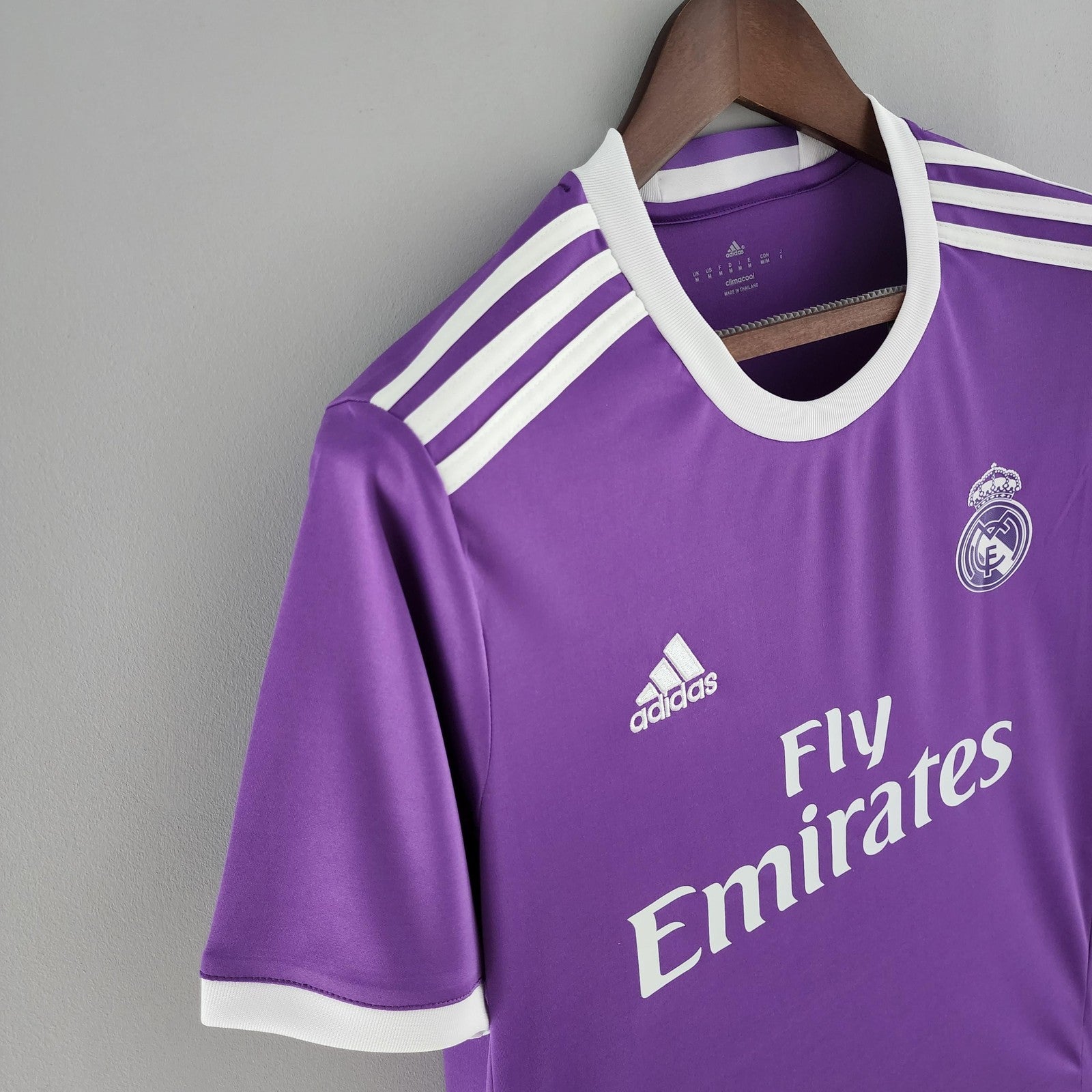 Retro Real Madrid 16 17 Away