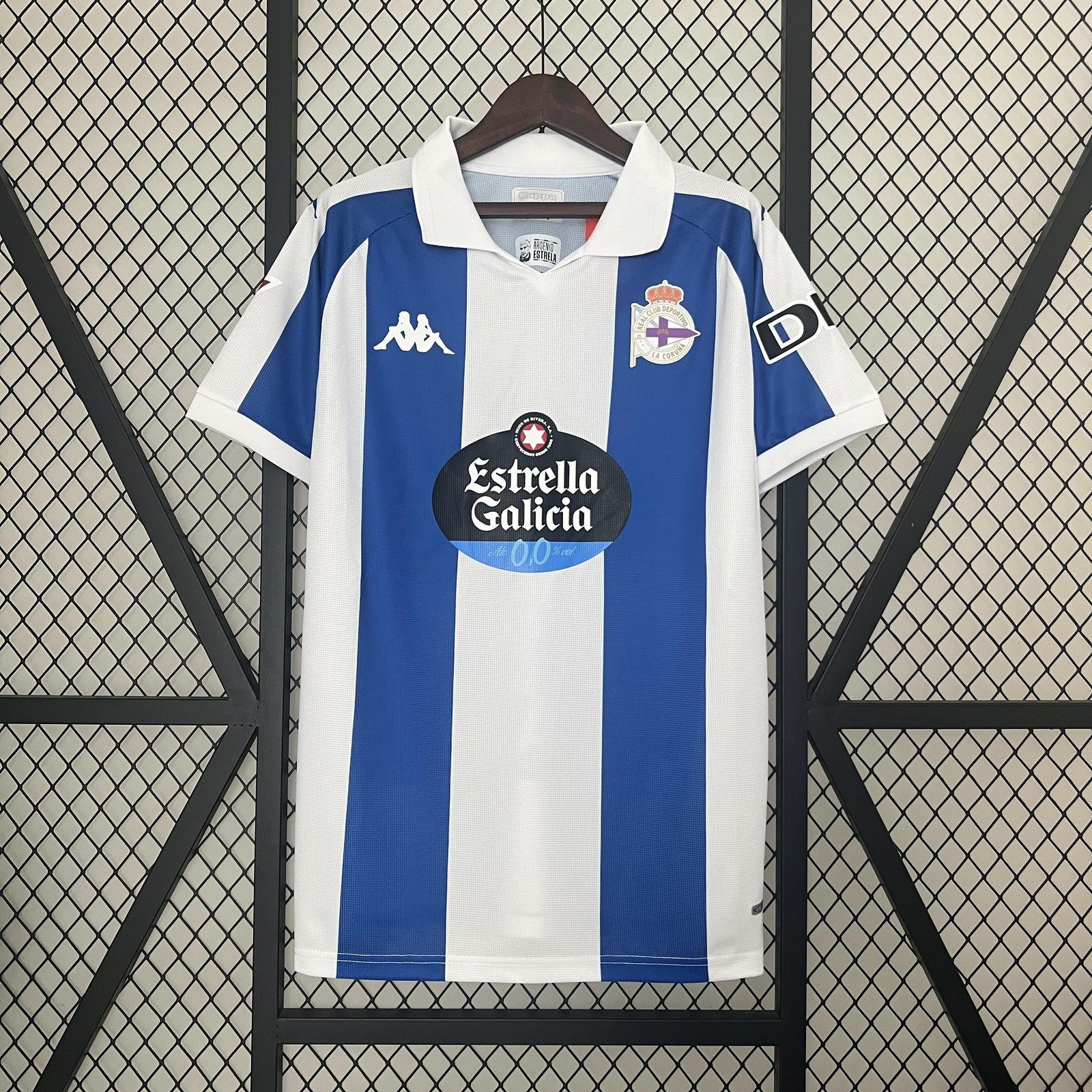 24 25 Deportivo La Coruna Home