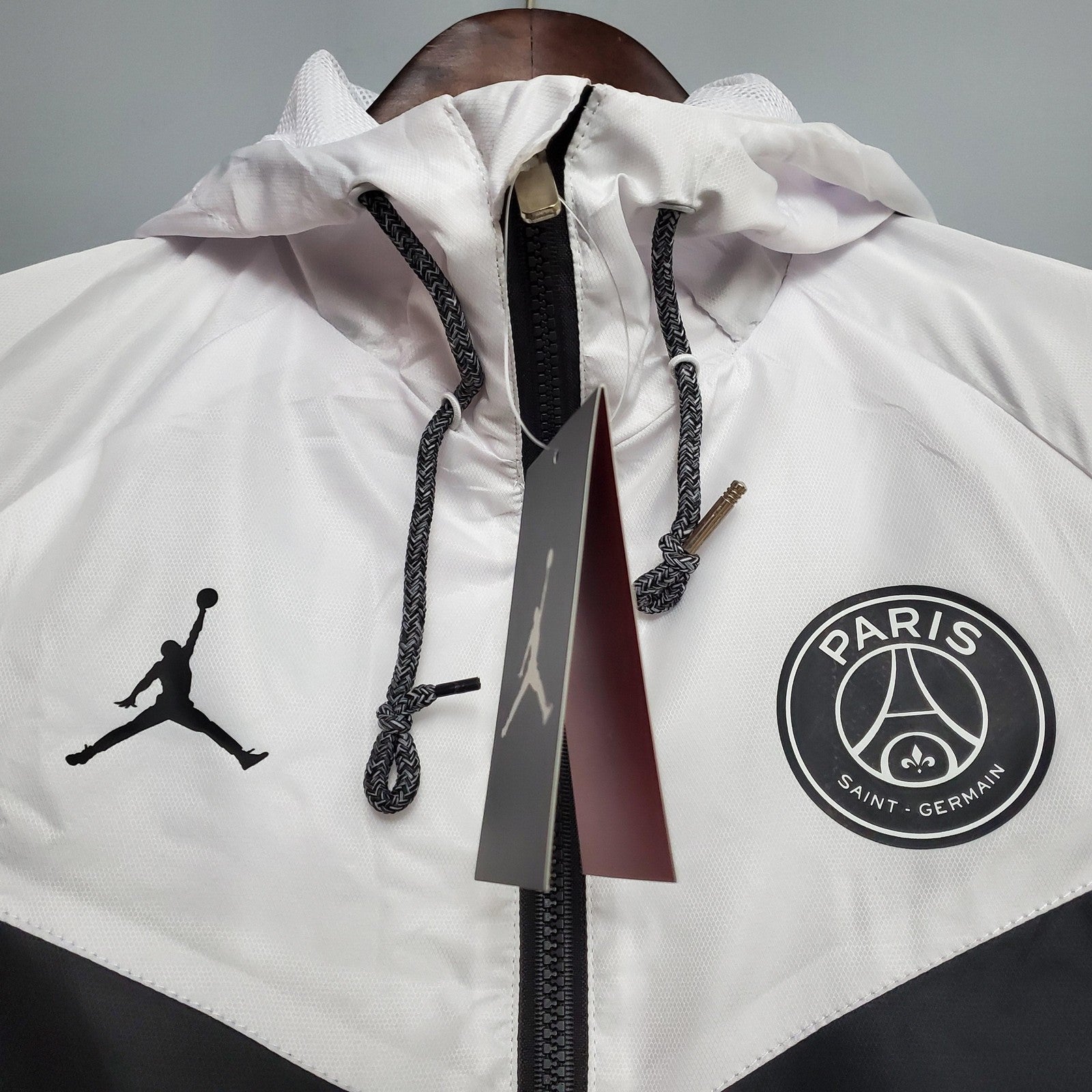 Classic Style Windbreaker Psg Black and White