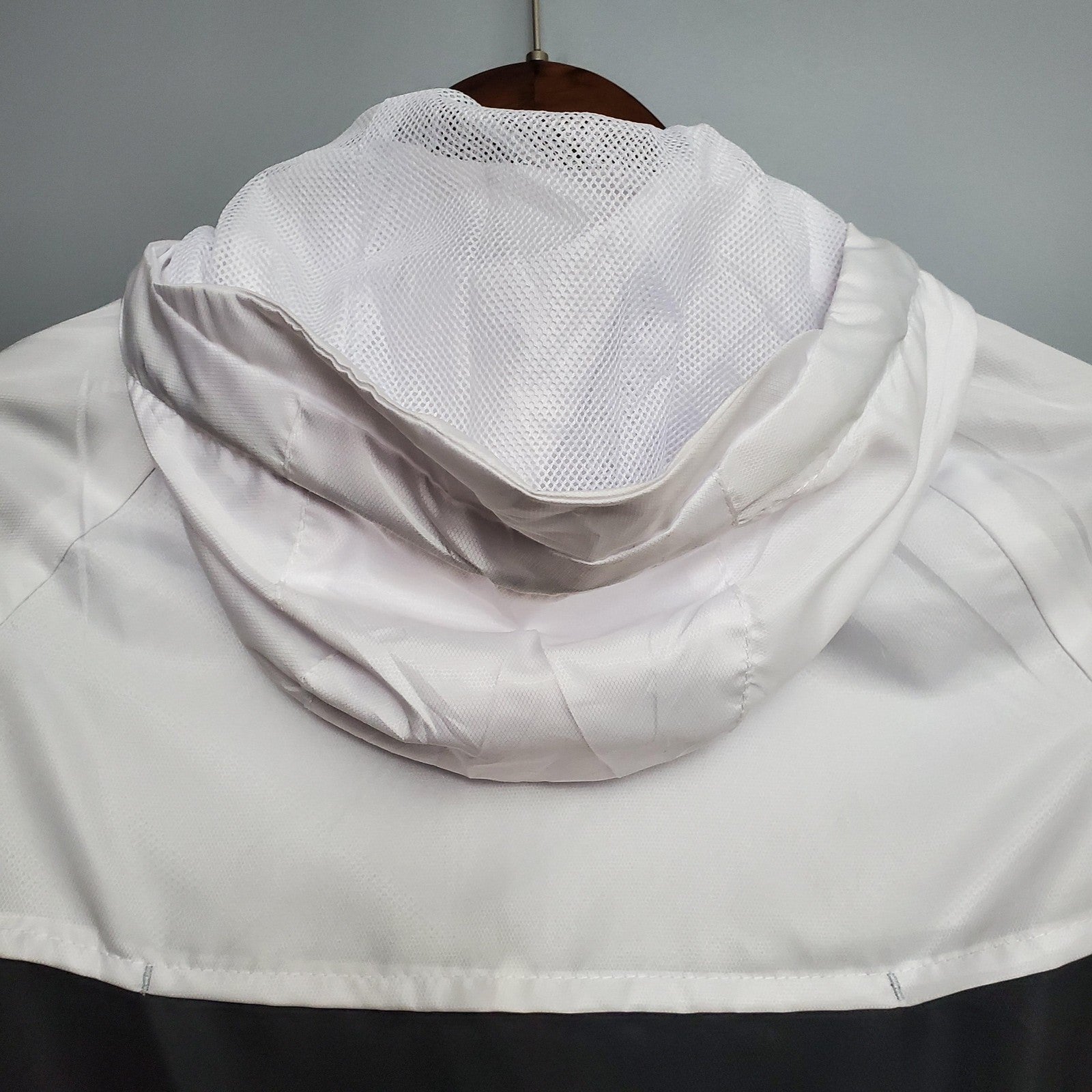 Classic Style Windbreaker Psg Black and White