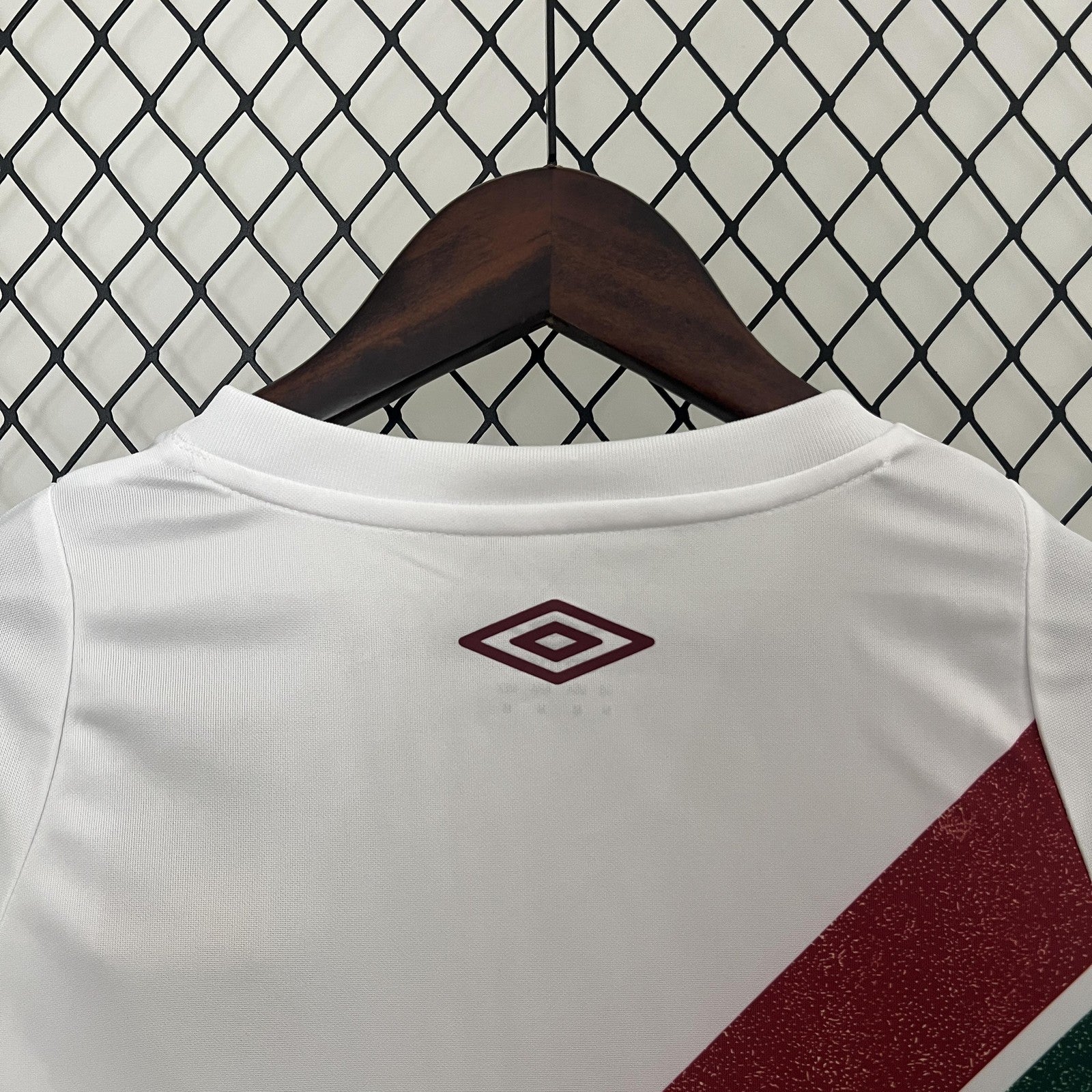 24 25 Fluminense Away