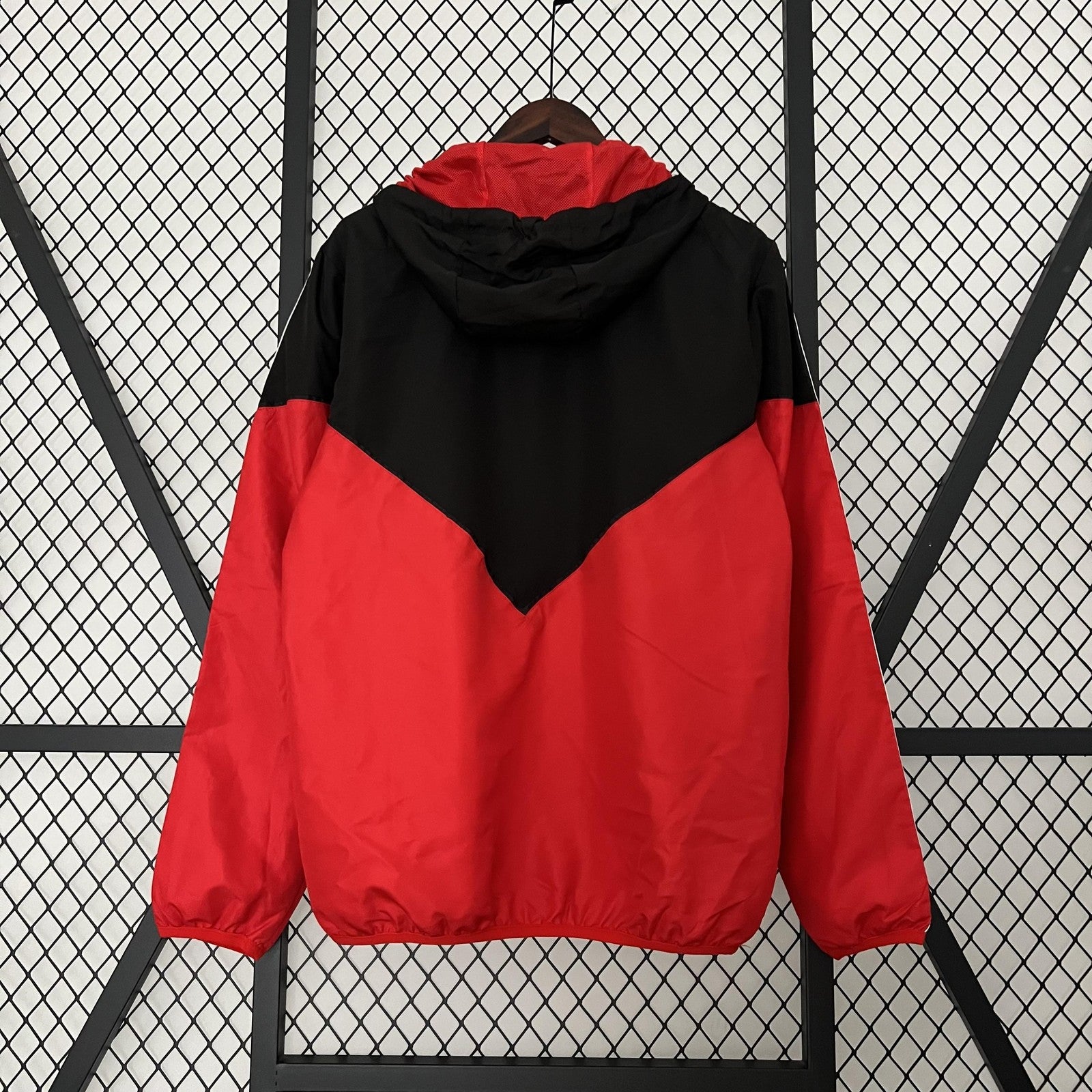 23 24 Windbreaker M U