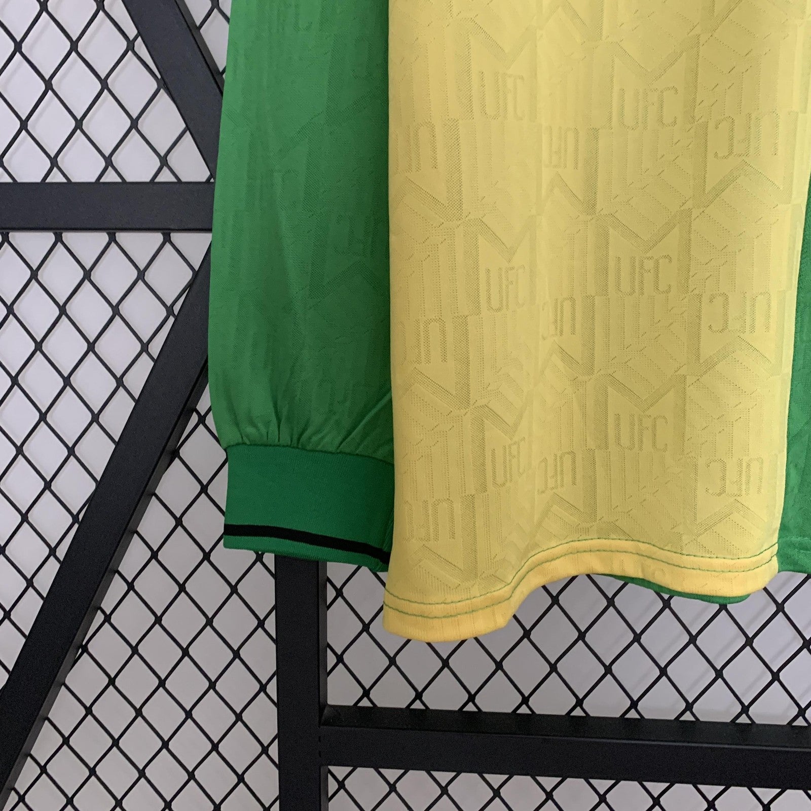 Retro Long Sleeve M U Third Away