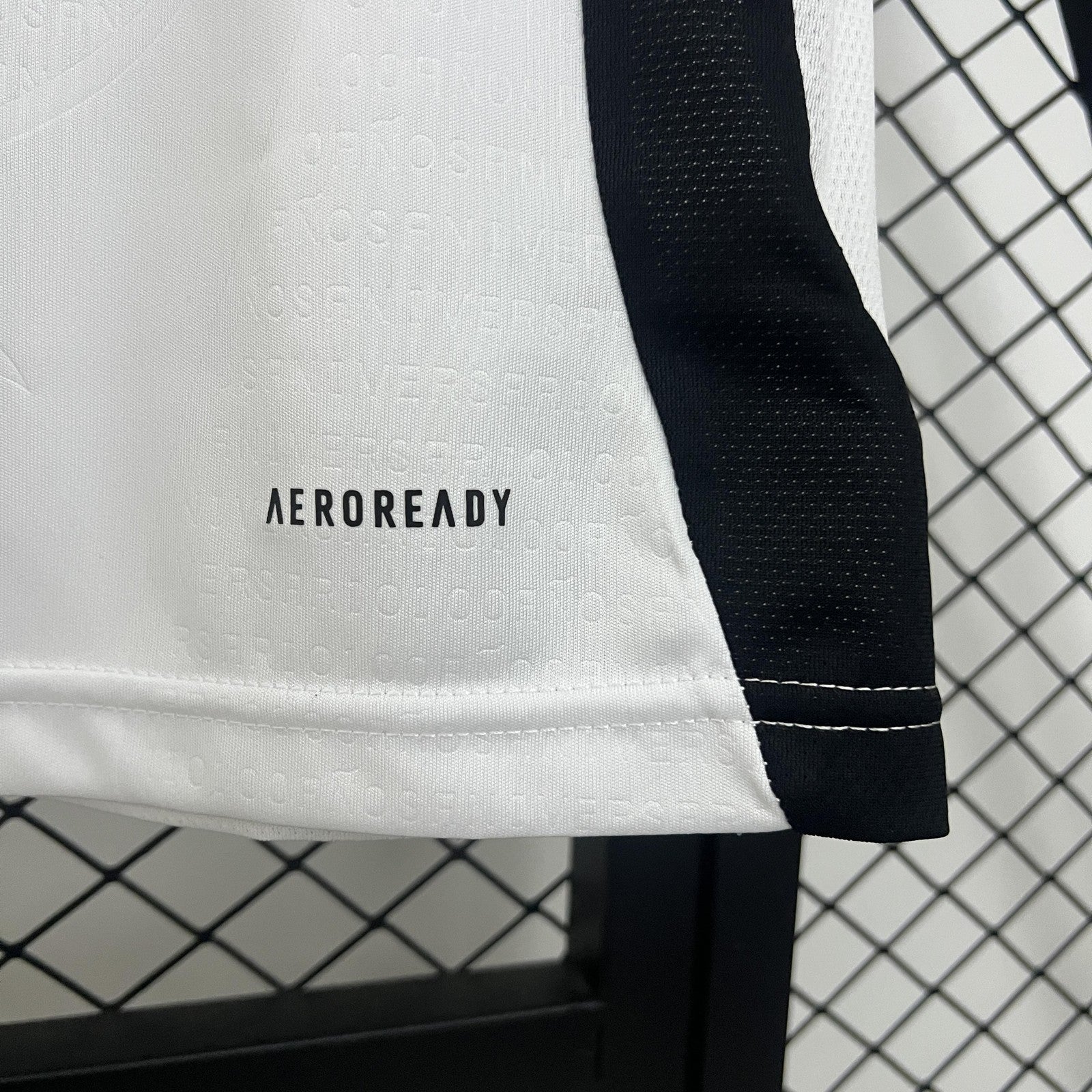 25 26 Colo Colo Home