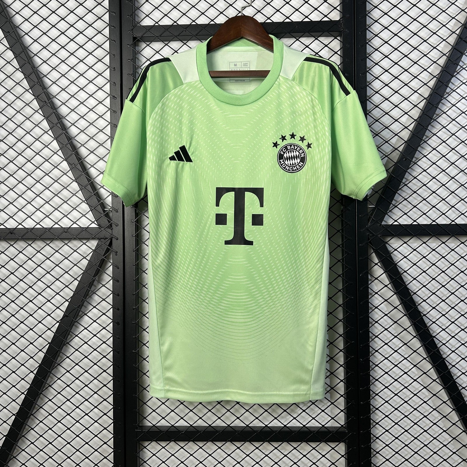 25 26 Bayern Munich Goalkeeper 2