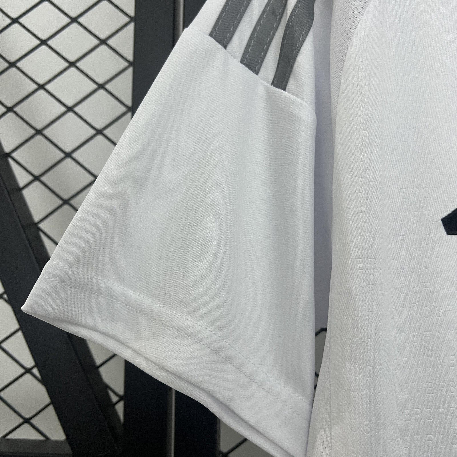 25 26 Colo Colo Home