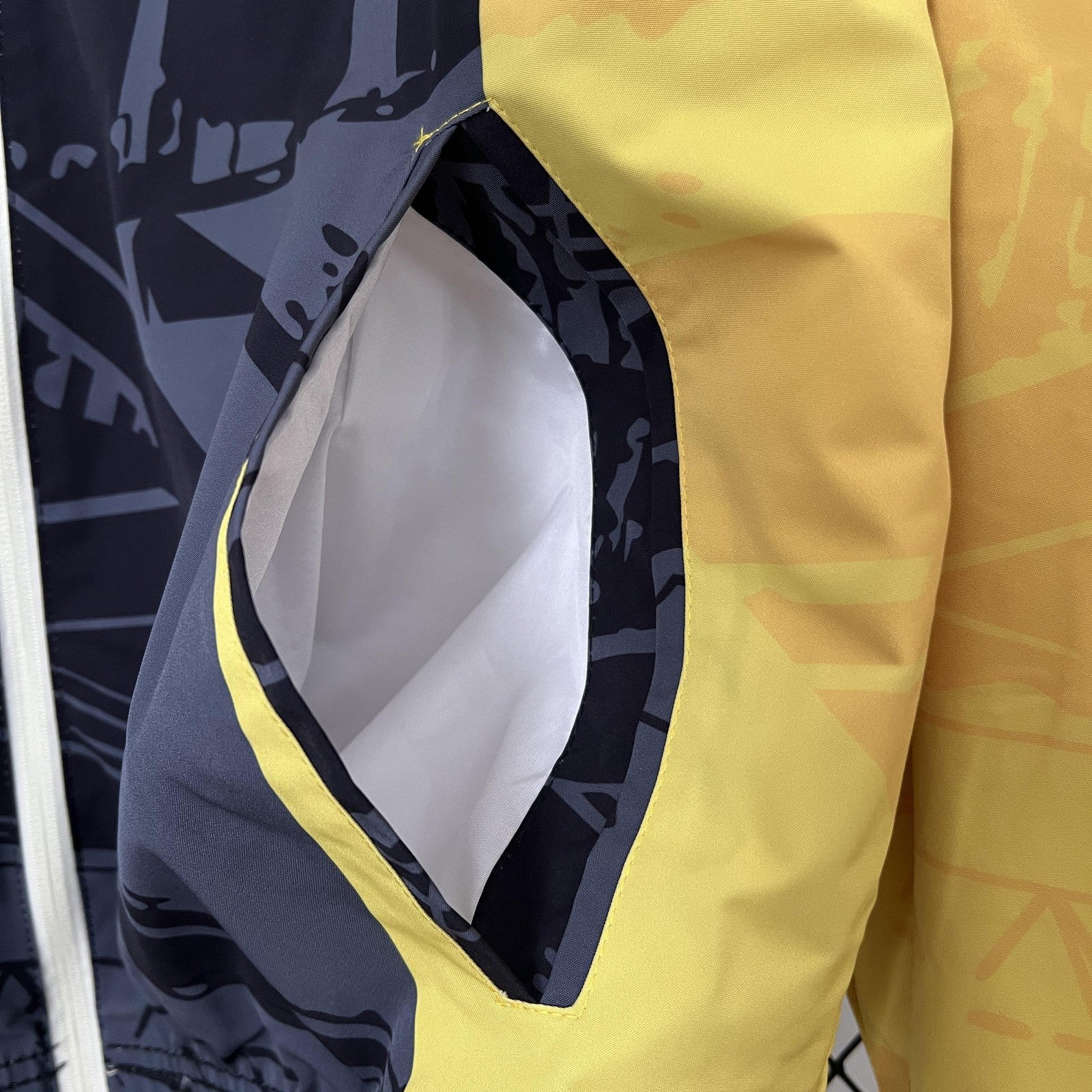 24 25 Fluminese Trench Coat Reversible